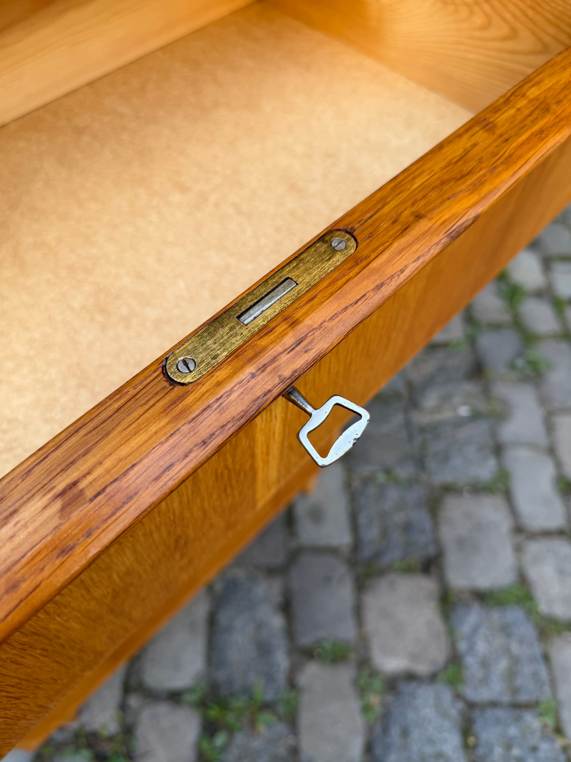 Tallboy Kommode Eiche mit Schloss aus Dänemark