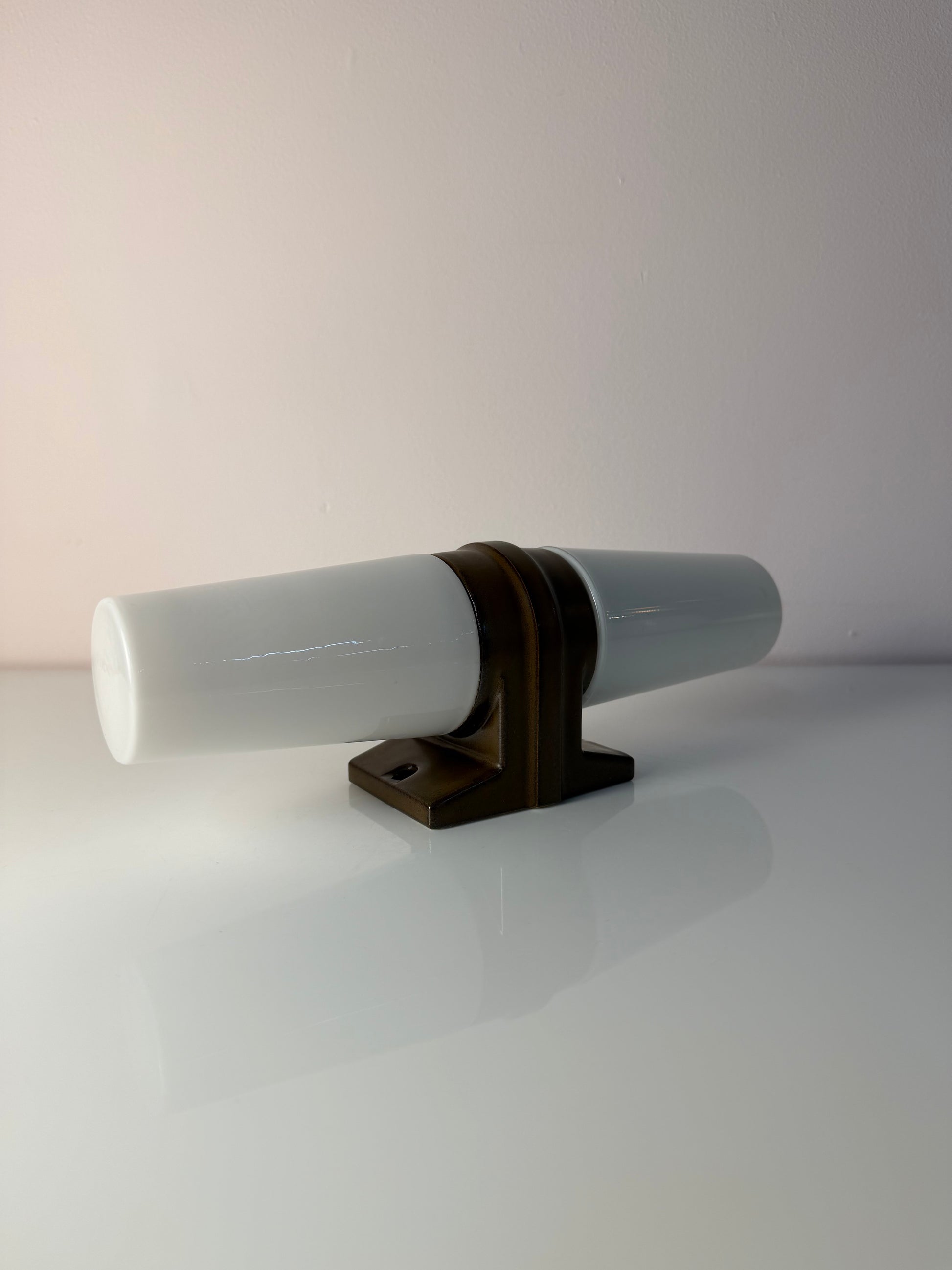 Wandlampe Modell 6060 braun von Sigvard Bernadotte für Ifö