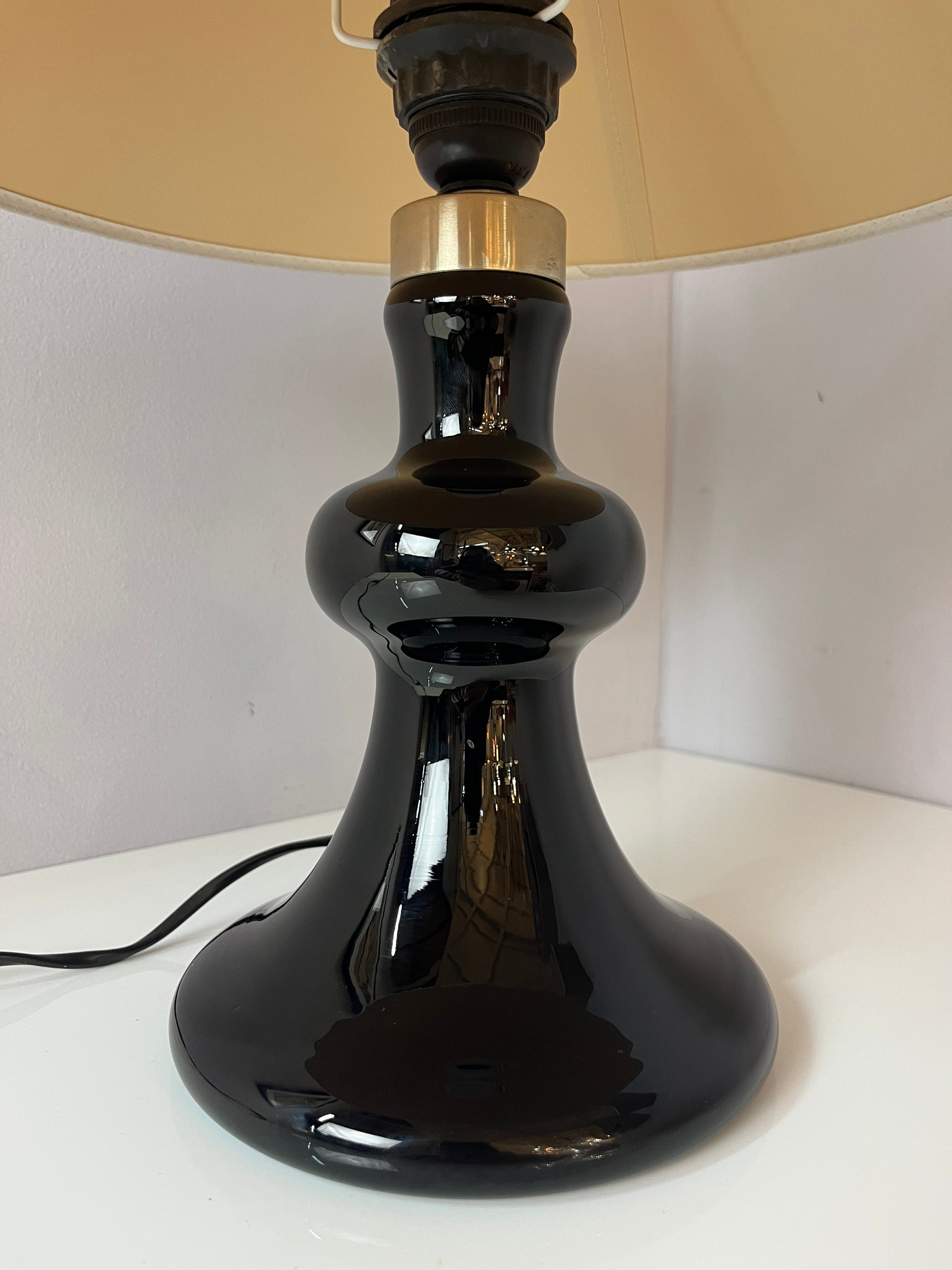 Tischlampe Backgammon Opal schwarz von Holmegaard