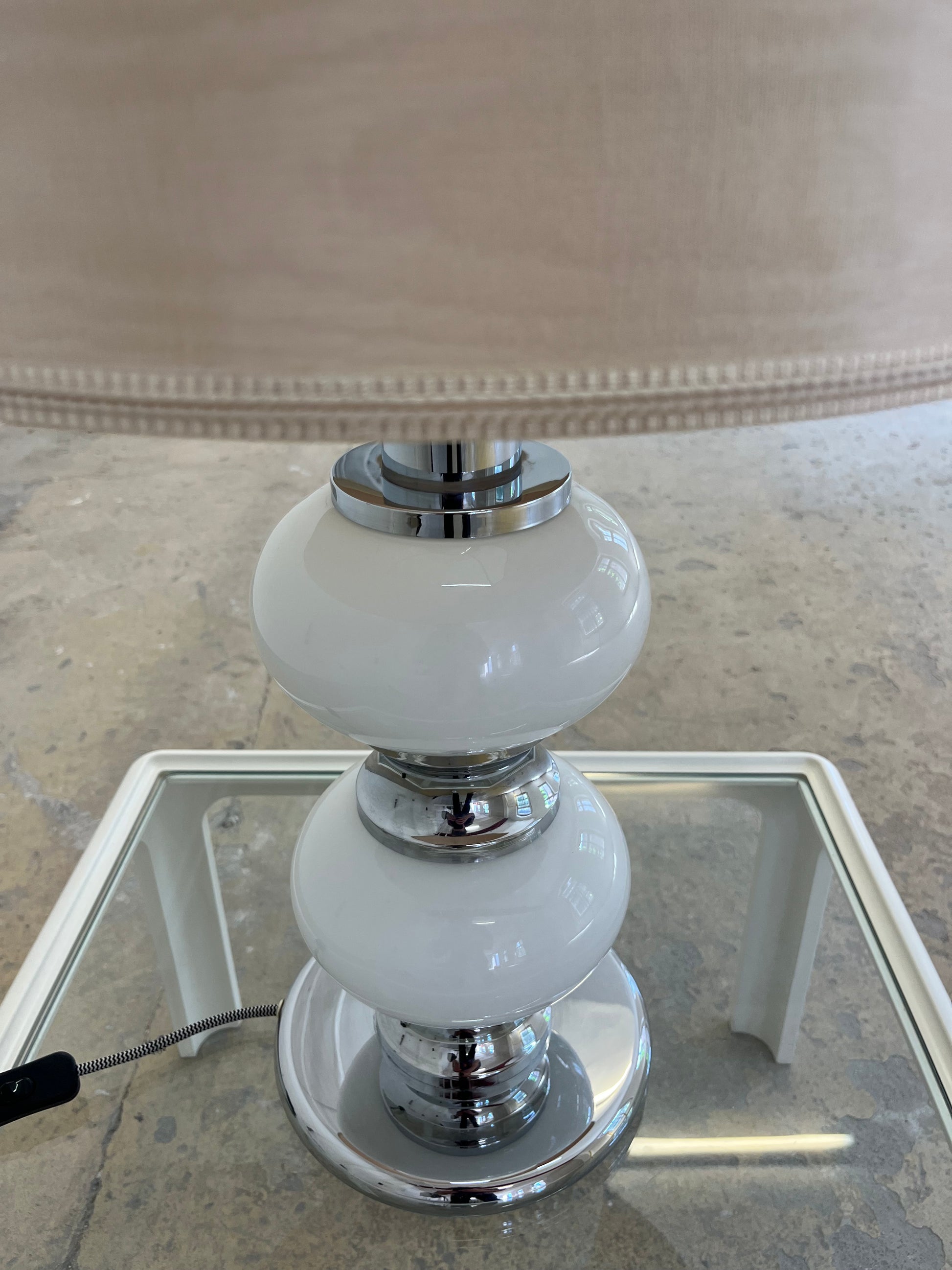 Tischlampe weiß Chrom Glas von Sölken