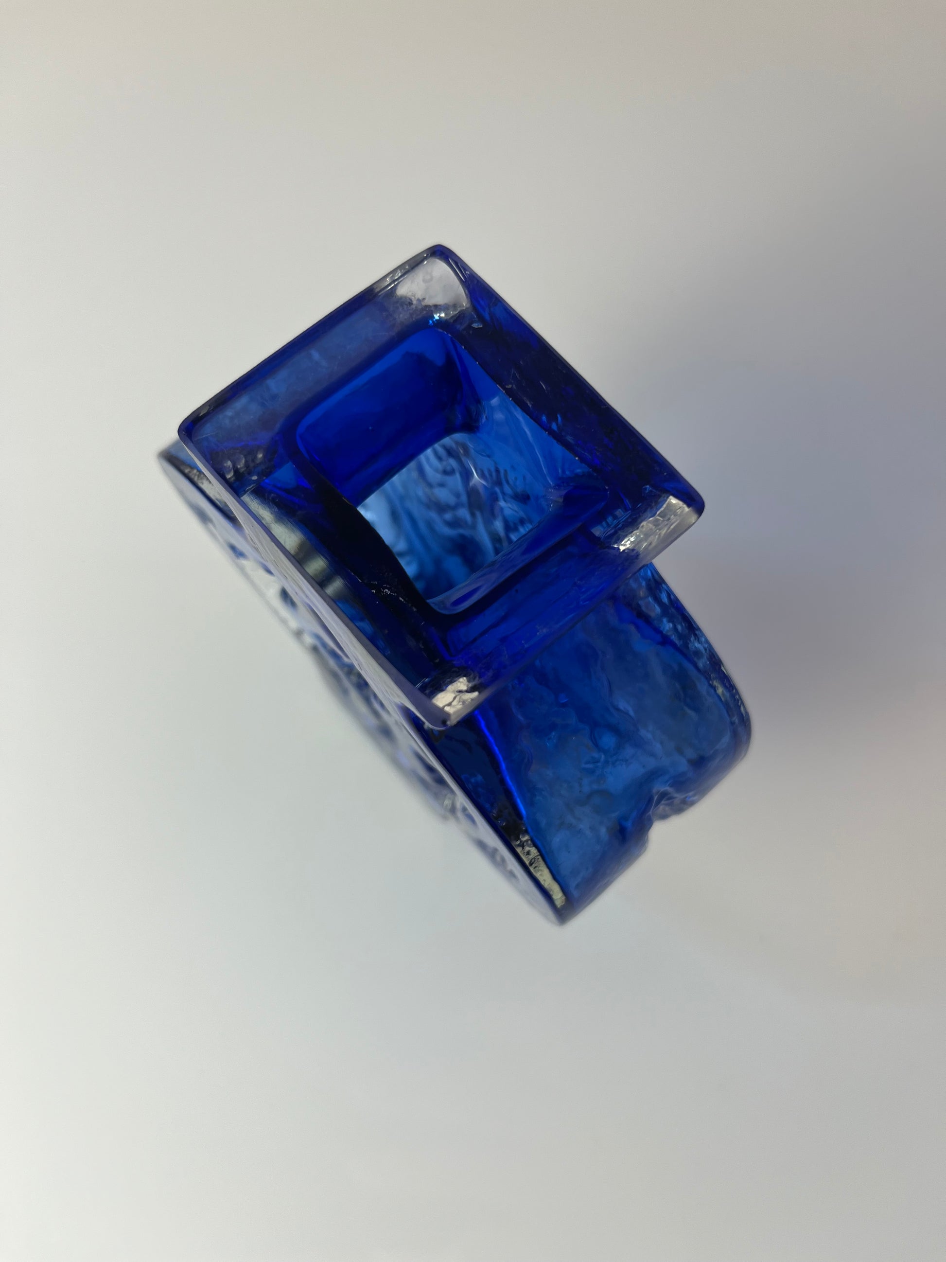 Vase blau mit Gravur von Ingrid Glas