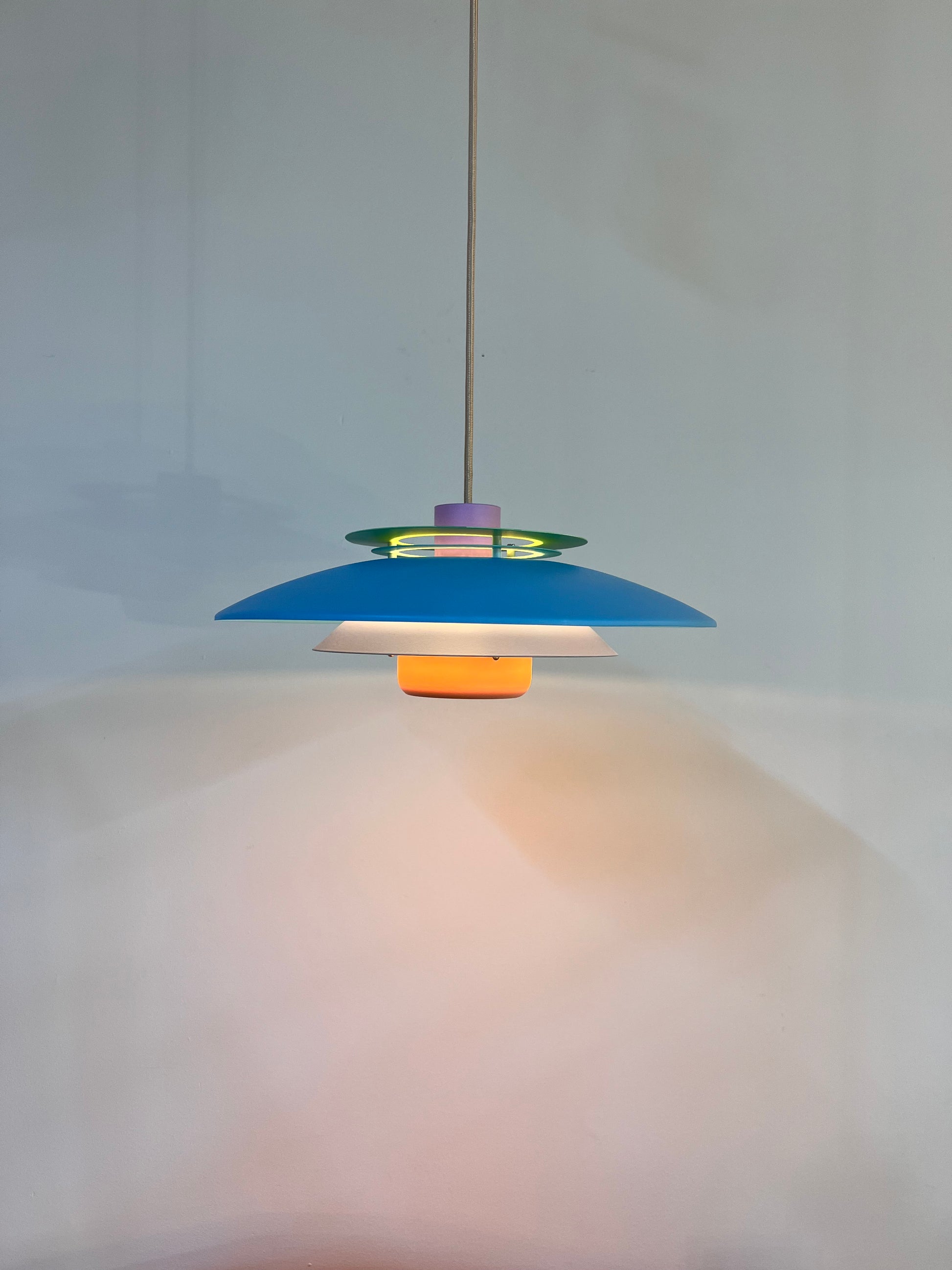 Lamellenlampe neu lackiert, Dänemark