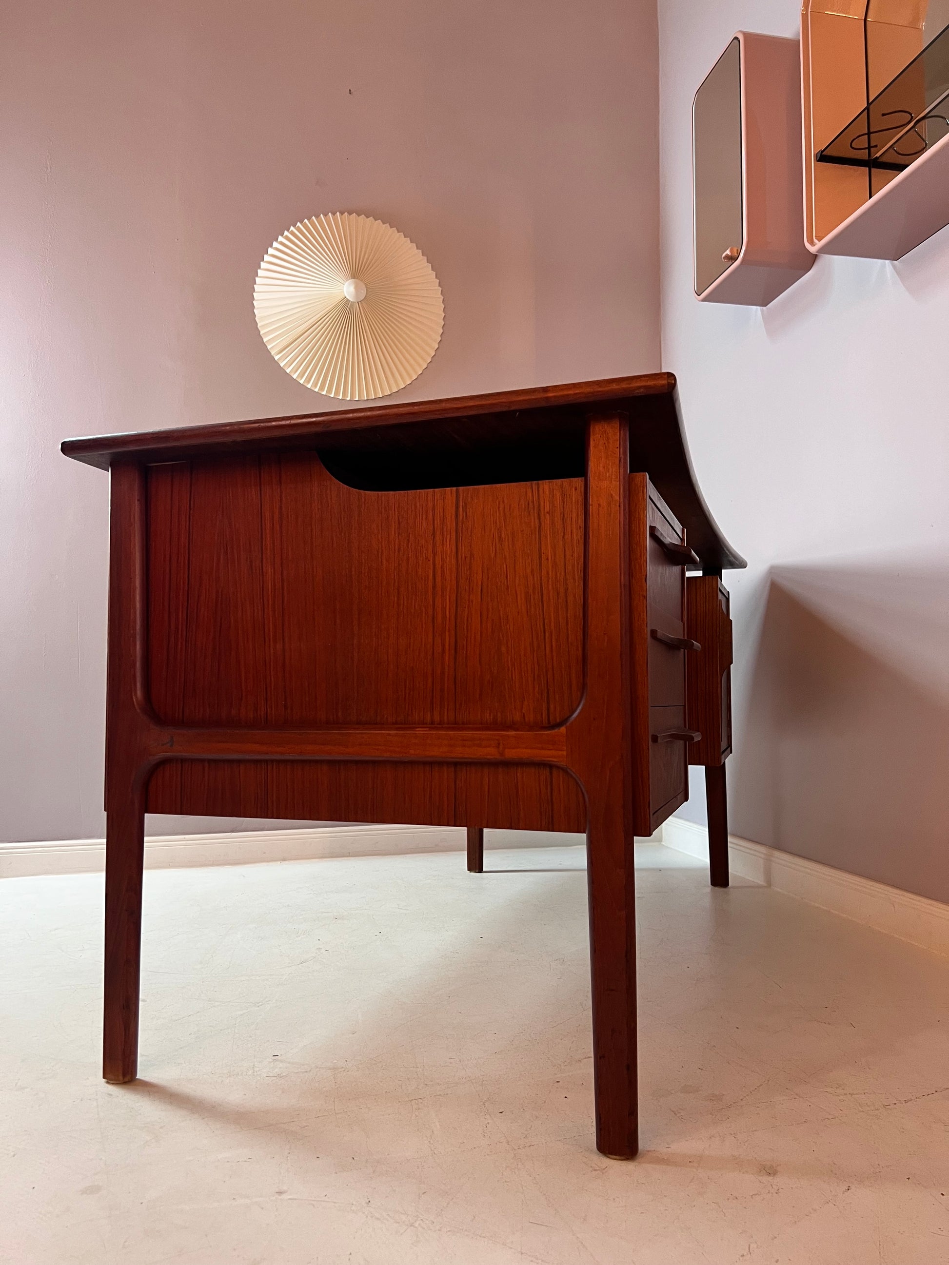 Schreibtisch „Boomerang“ Teak von IMHA Möbel