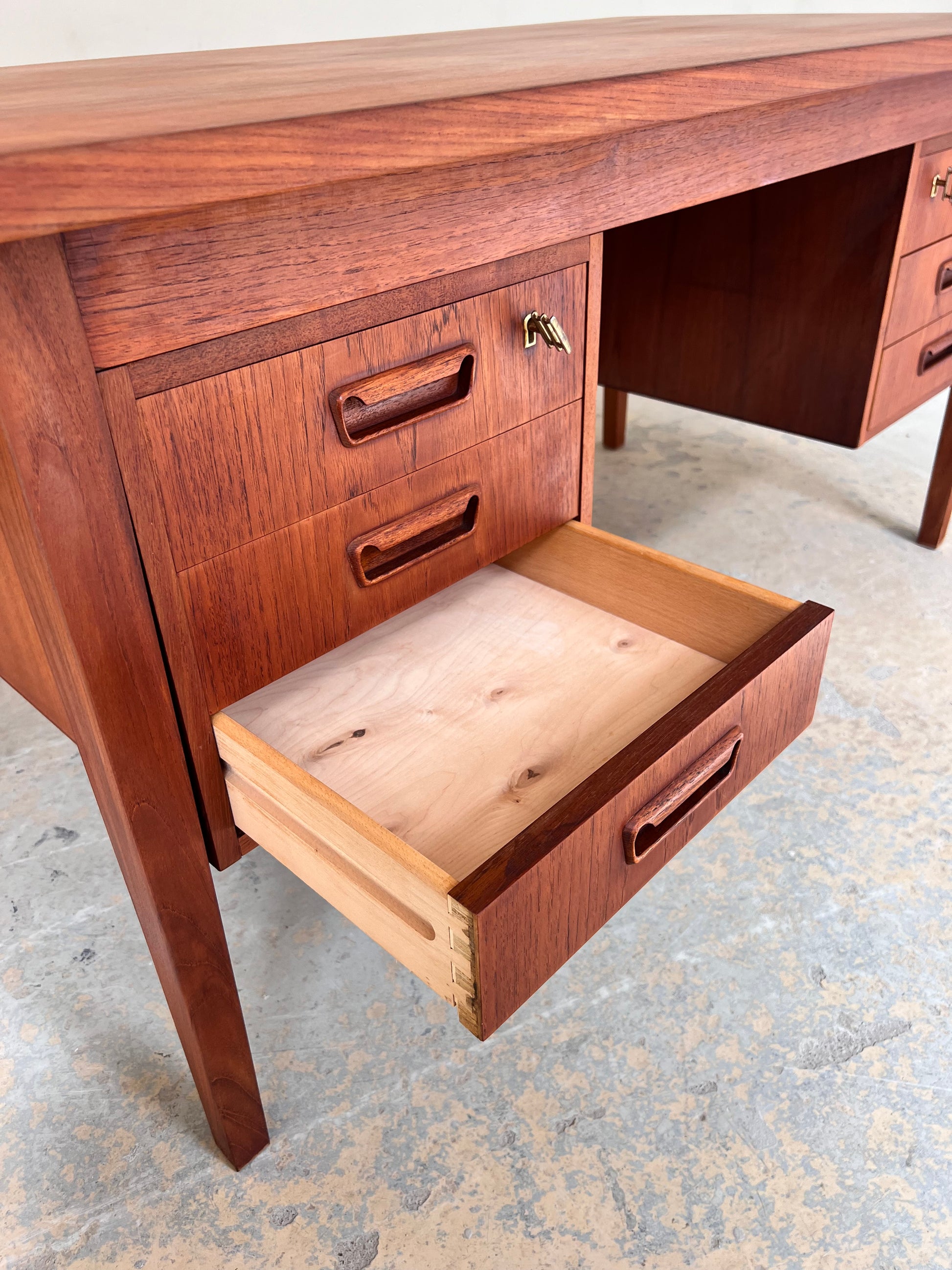 Freistehender Schreibtisch Teak aus Dänemark Sigh & Søns Møbler