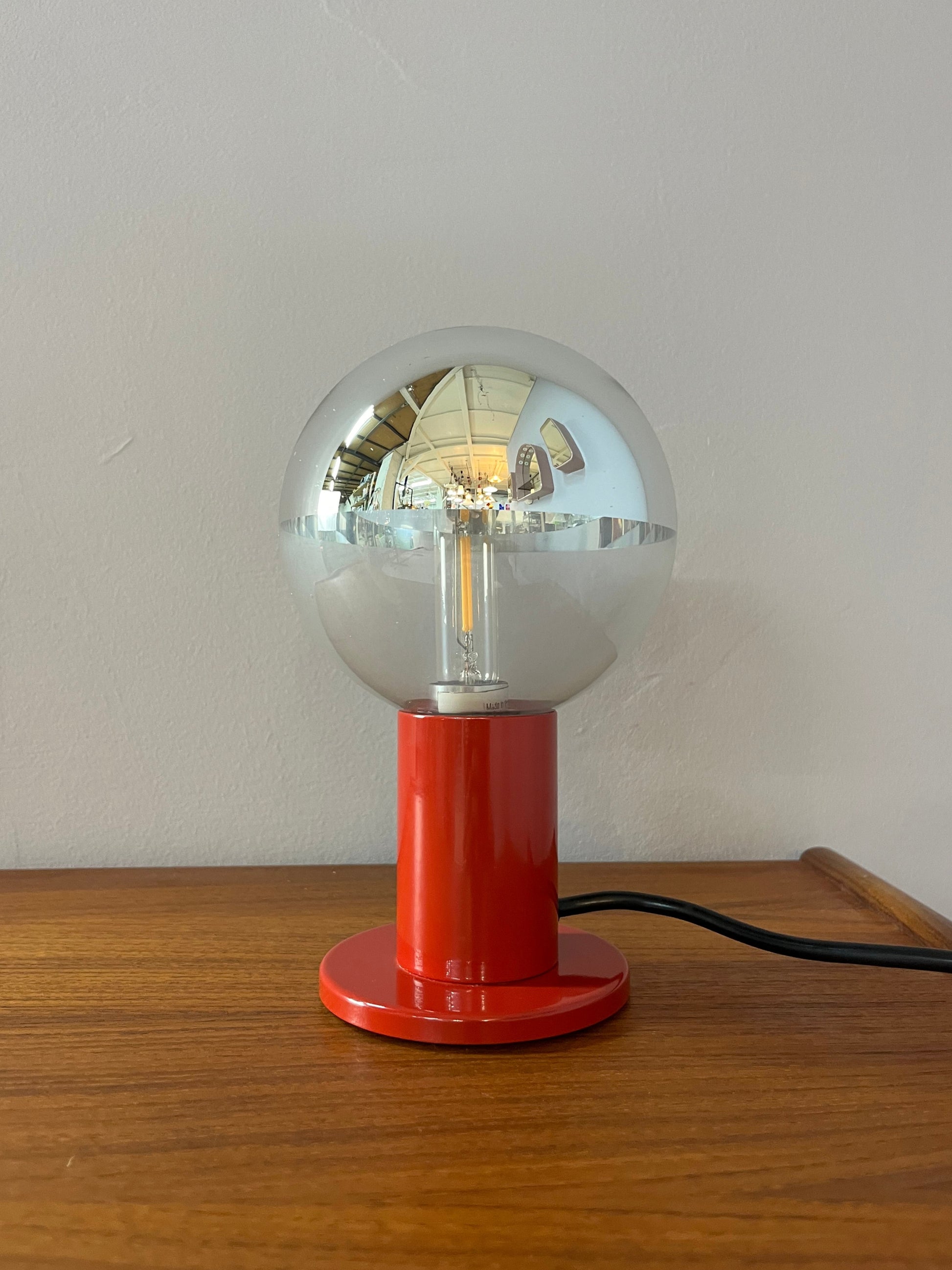 Tischlampe Big Globe rot von Motoko Ishii für STAFF