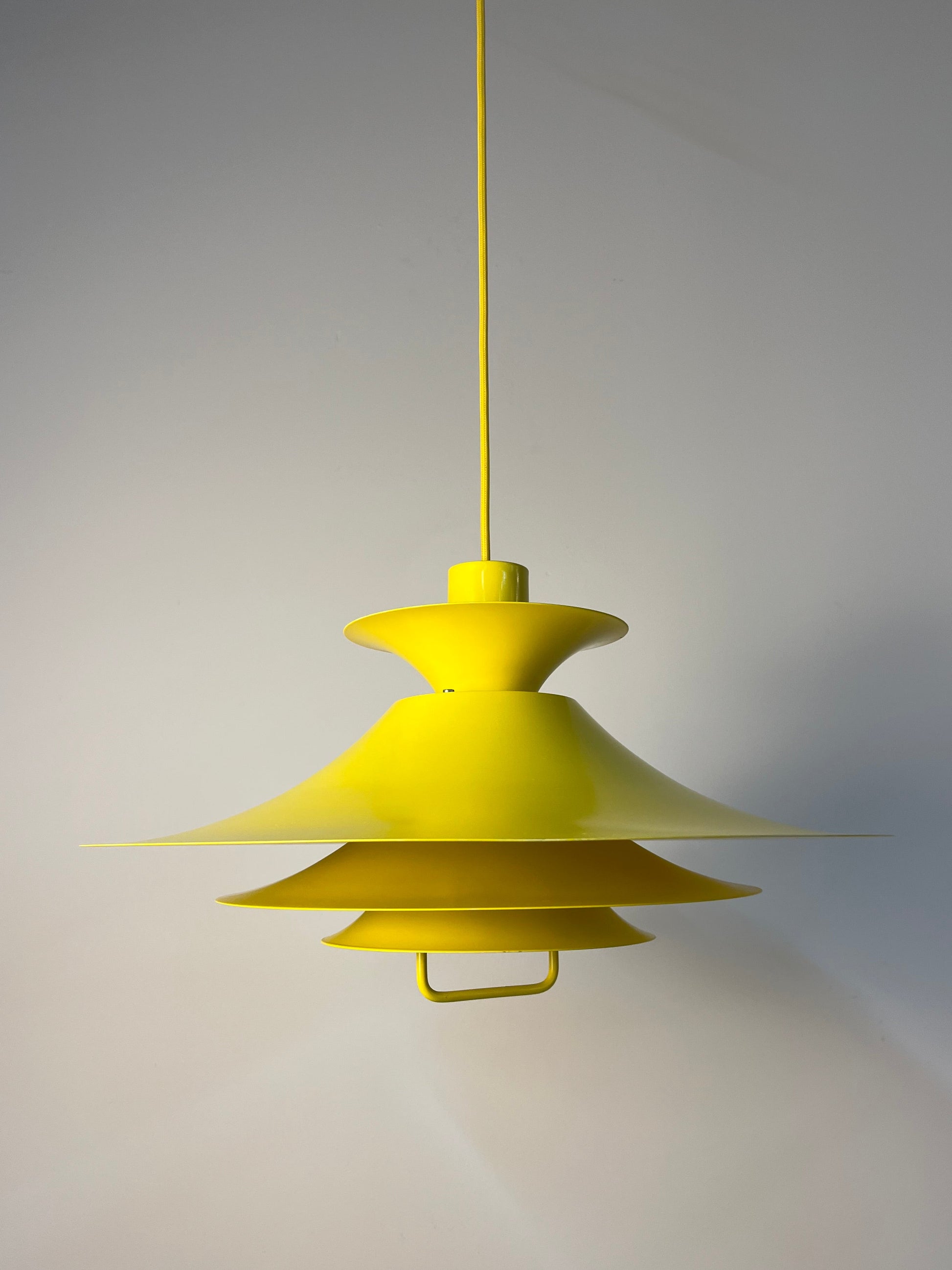 Lamellenlampe neu lackiert gelb aus Dänemark