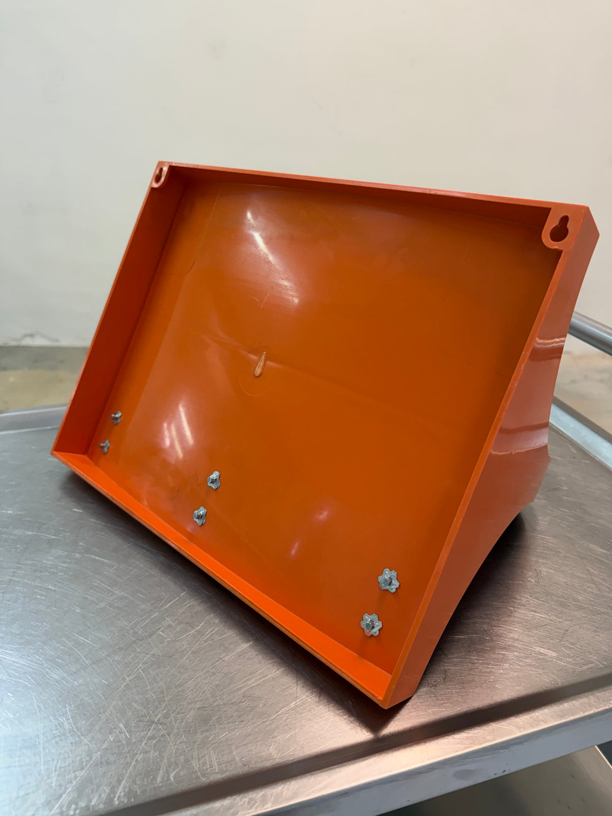 Wandregal orange Kunststoff mit Garderobenhaken