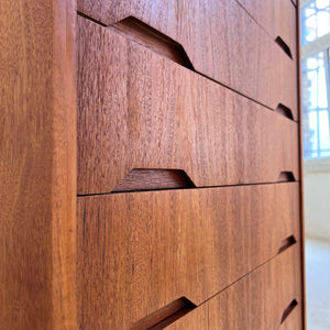 Kommode Teak mit eingelassenen Griffen aus Dänemark