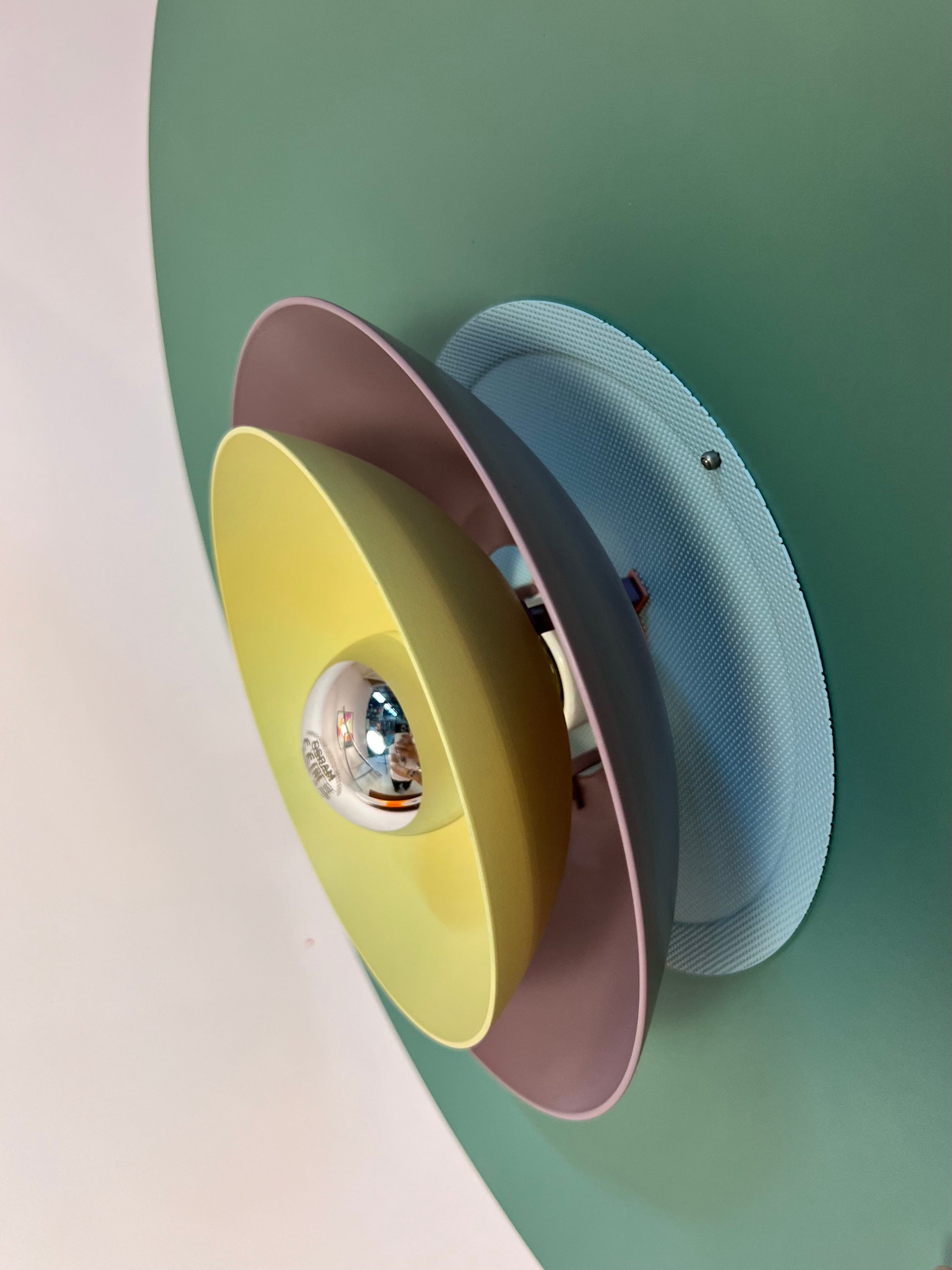 Lamellenlampe neu lackiert, Dänemark