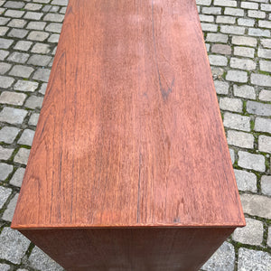 Kommode Teak mit geschwungenen Griffen
