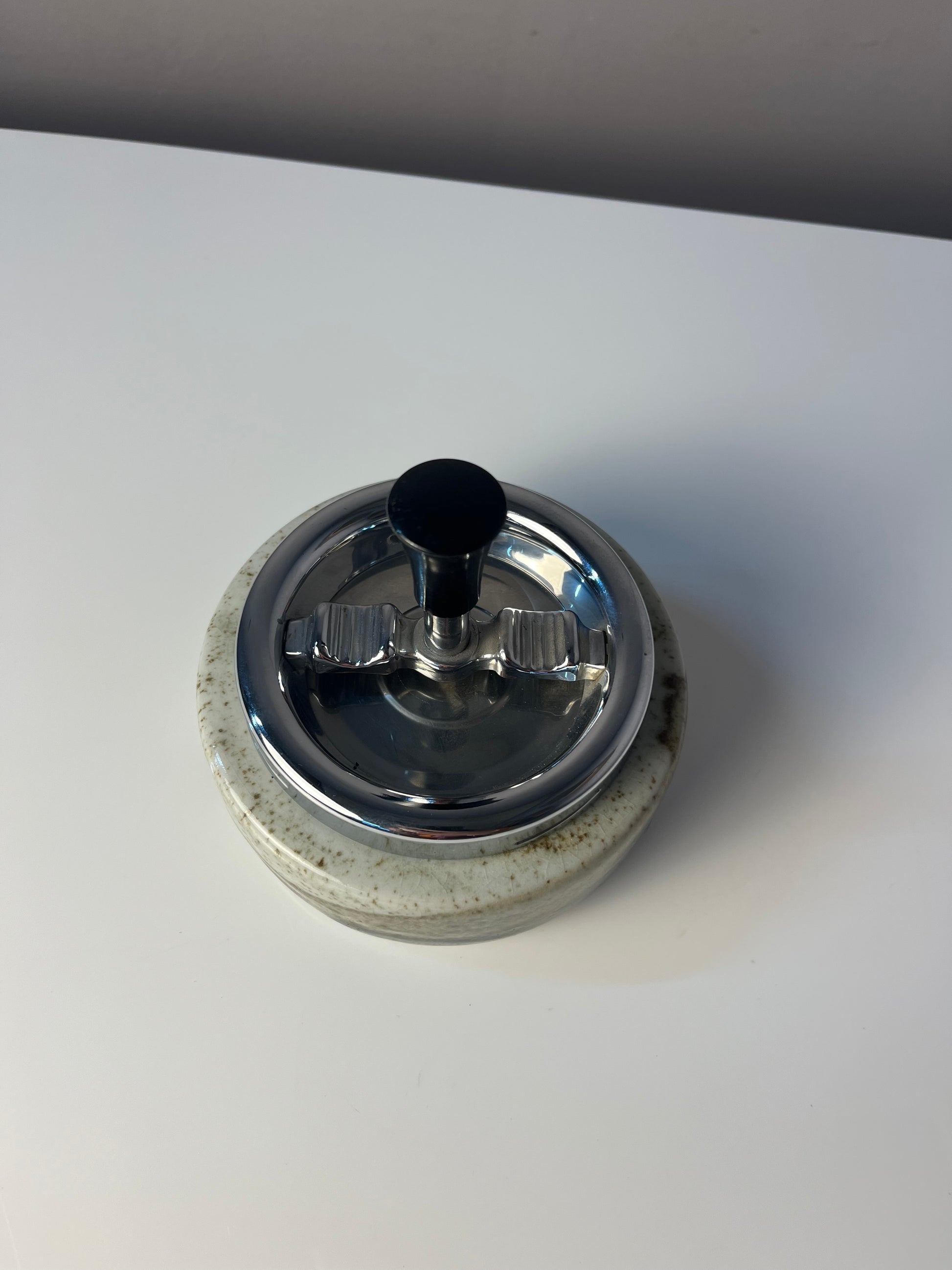 Druckaschenbecher grau braun Keramik von Erhard & Söhne