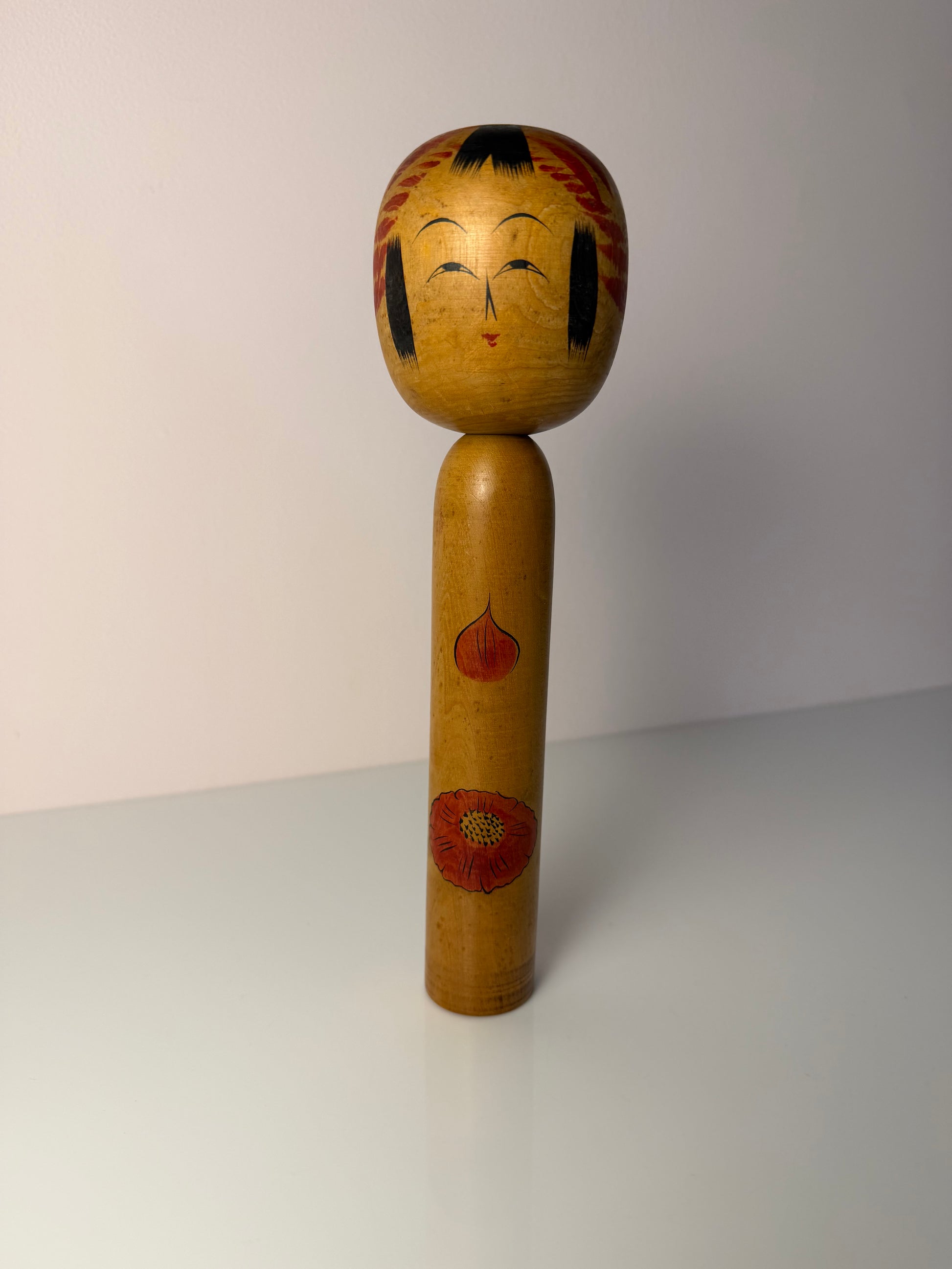 Japanische Kokeshi Holzfigur handbemalt