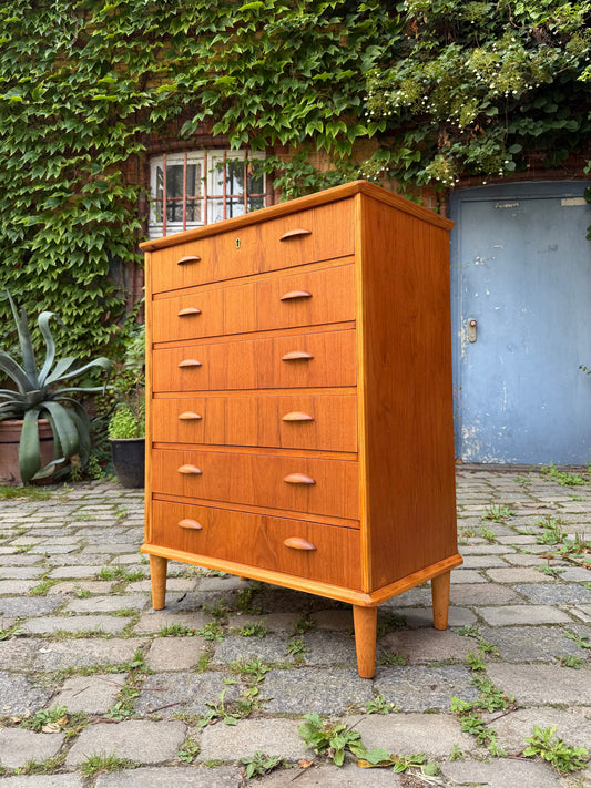 Kommode Teak mit Muschelgriffen aus Dänemark