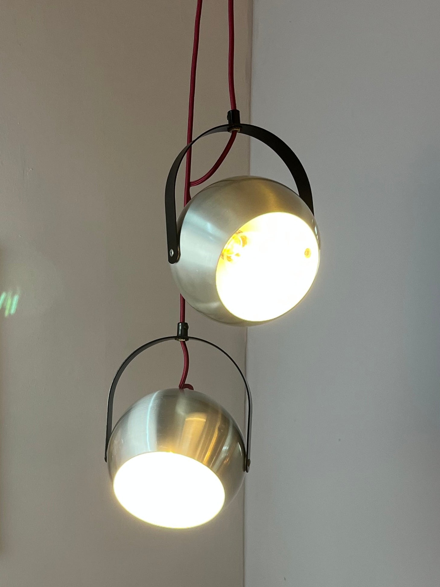 Kugellampe mit Kippmechanismus silber schwarz