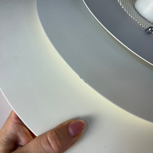 Lamellenlampe weiß mit marmorierter Glaslamelle von Jeka