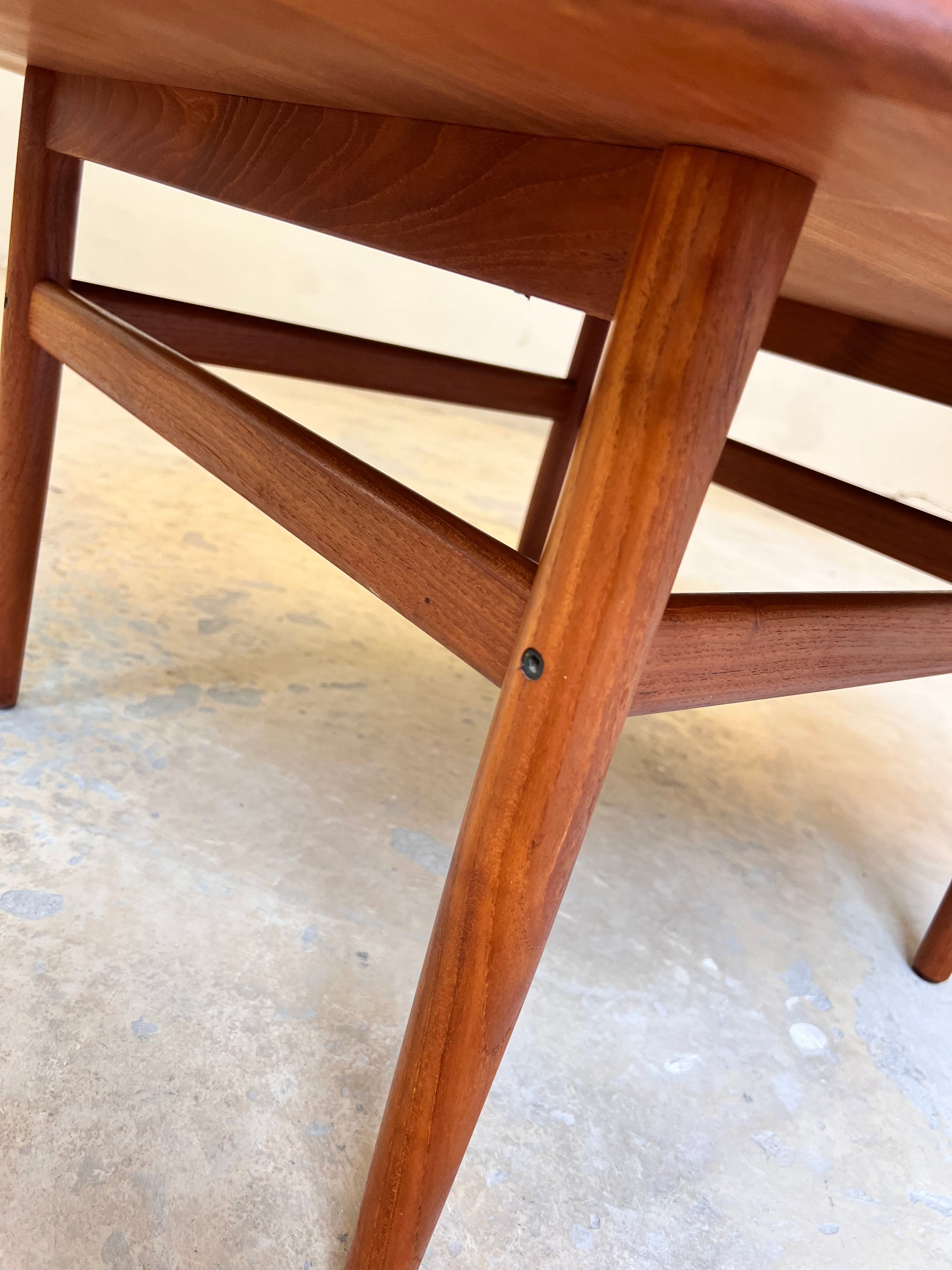 Runder Couchtisch Teak von Niels Bach