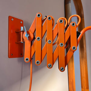Wandlampe orange von Hustadt Scherenlampe