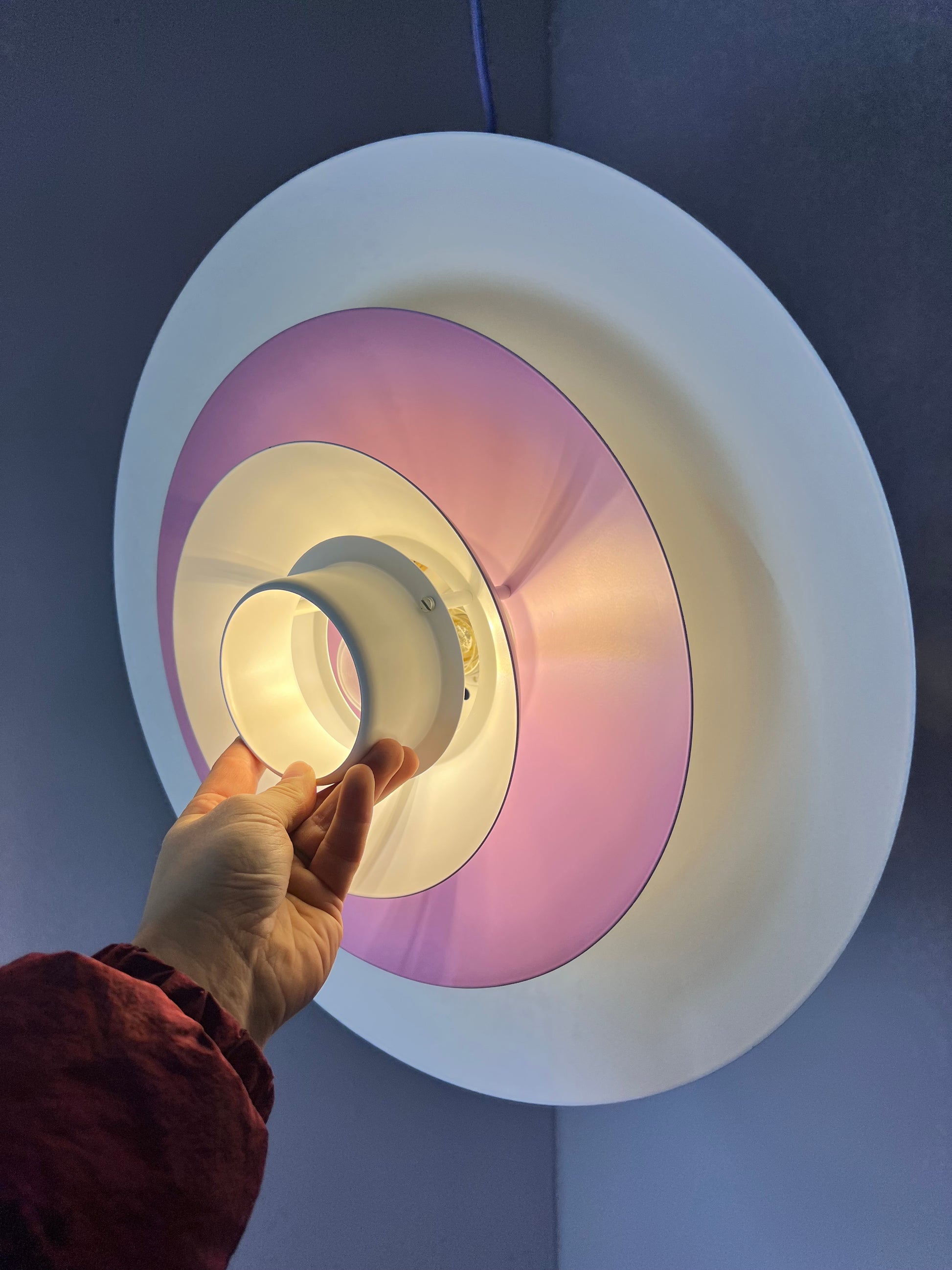 Lamellenlampe weiß lila von Formlight