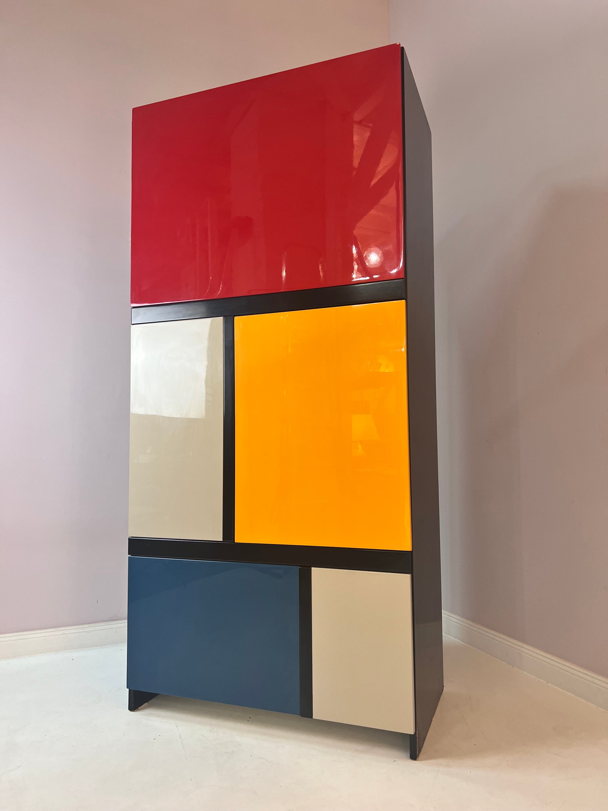 Arbeitsschrank 'Mondrian' von Koni Ochsner