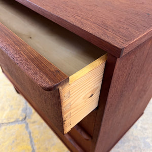 Kommode Teak mit Schloss aus Dänemark