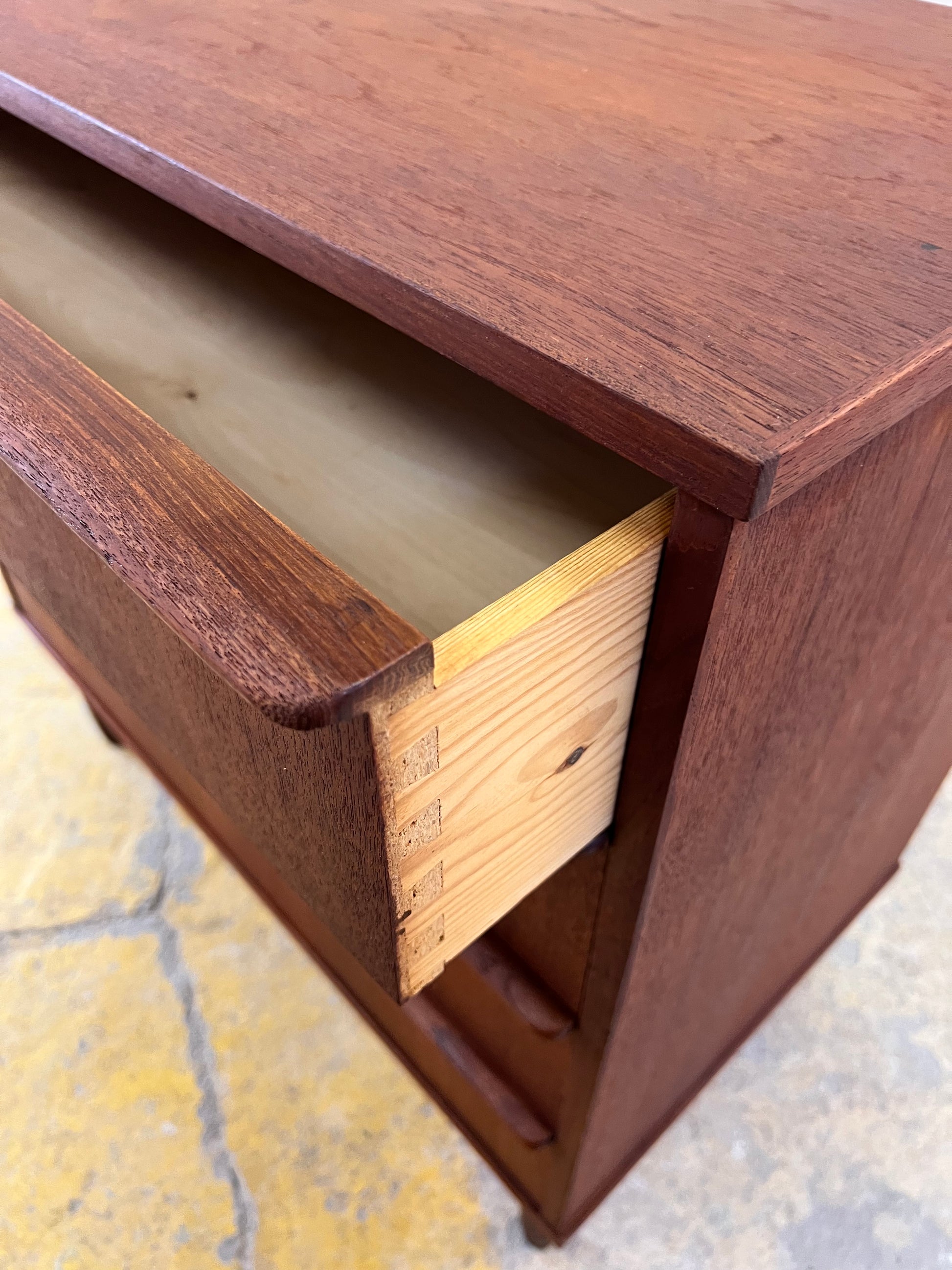 Kommode Teak mit Schloss aus Dänemark