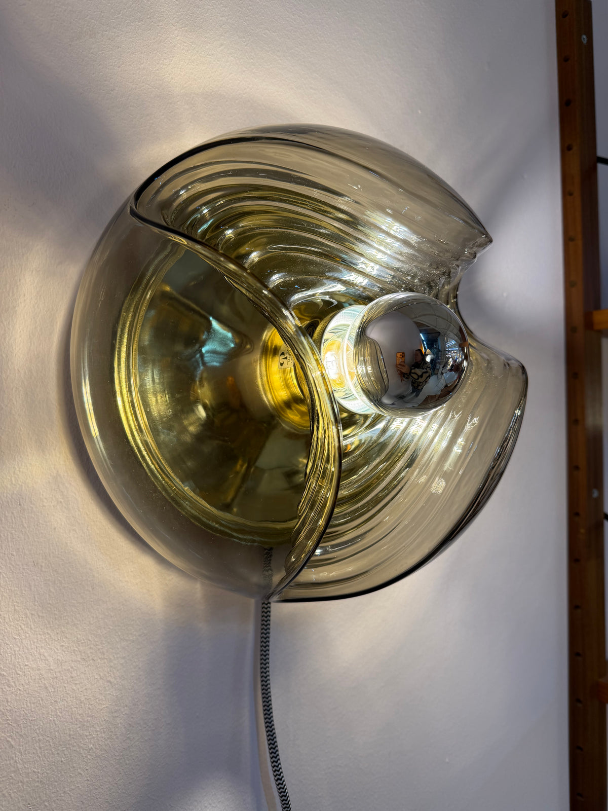 Kleine Wandlampe Futura Rauchglas Messing von Koch & Lowy für Peill & Putzler