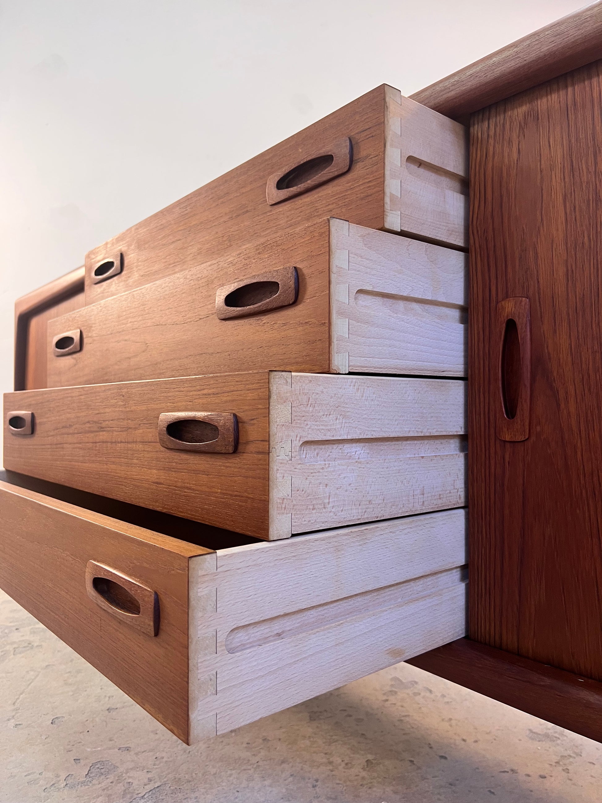 Sideboard Teak von H.P. Hansen - Breite 220 cm