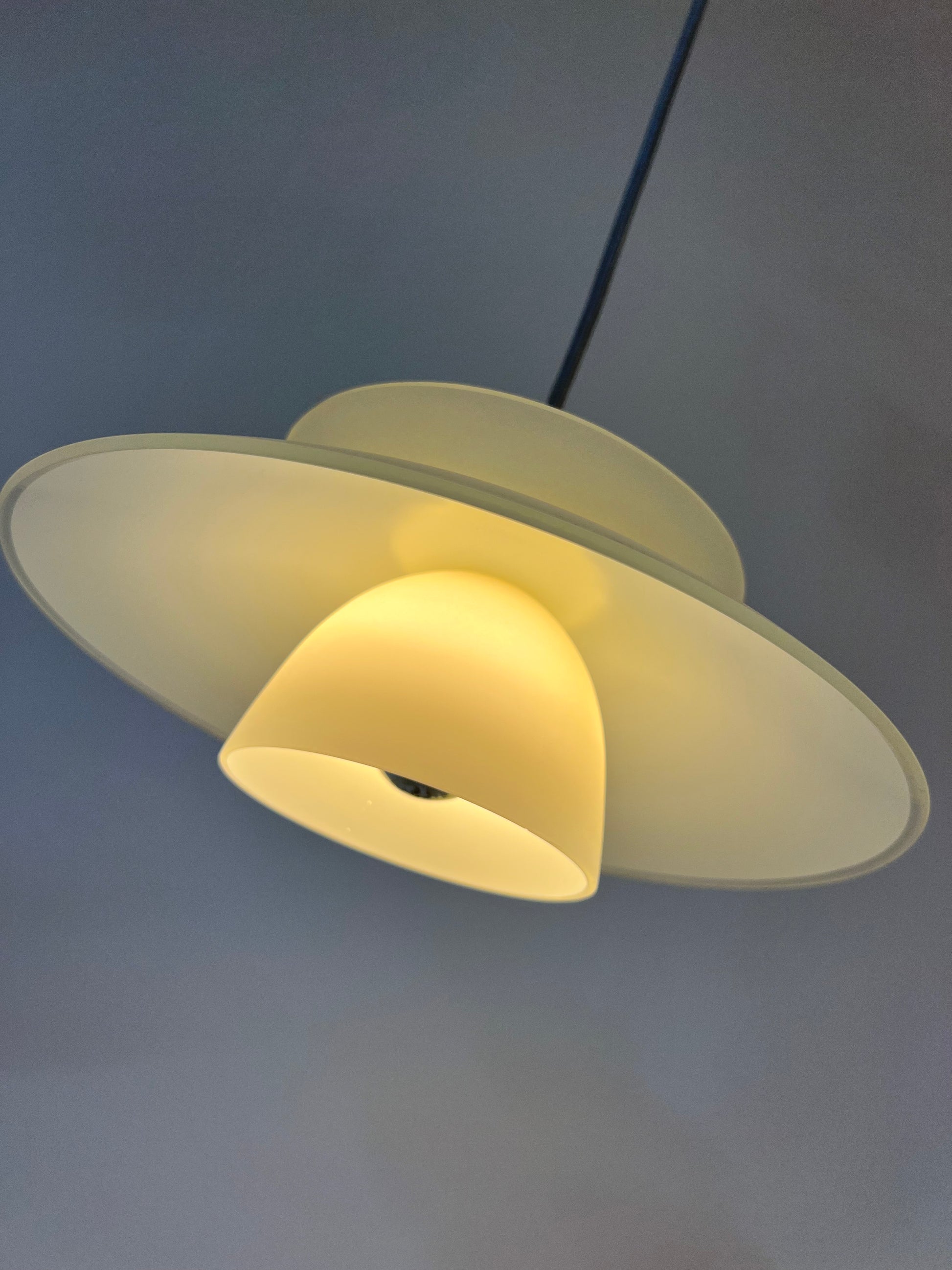 Lamellenlampe Milchglas Chrom aus Dänemark