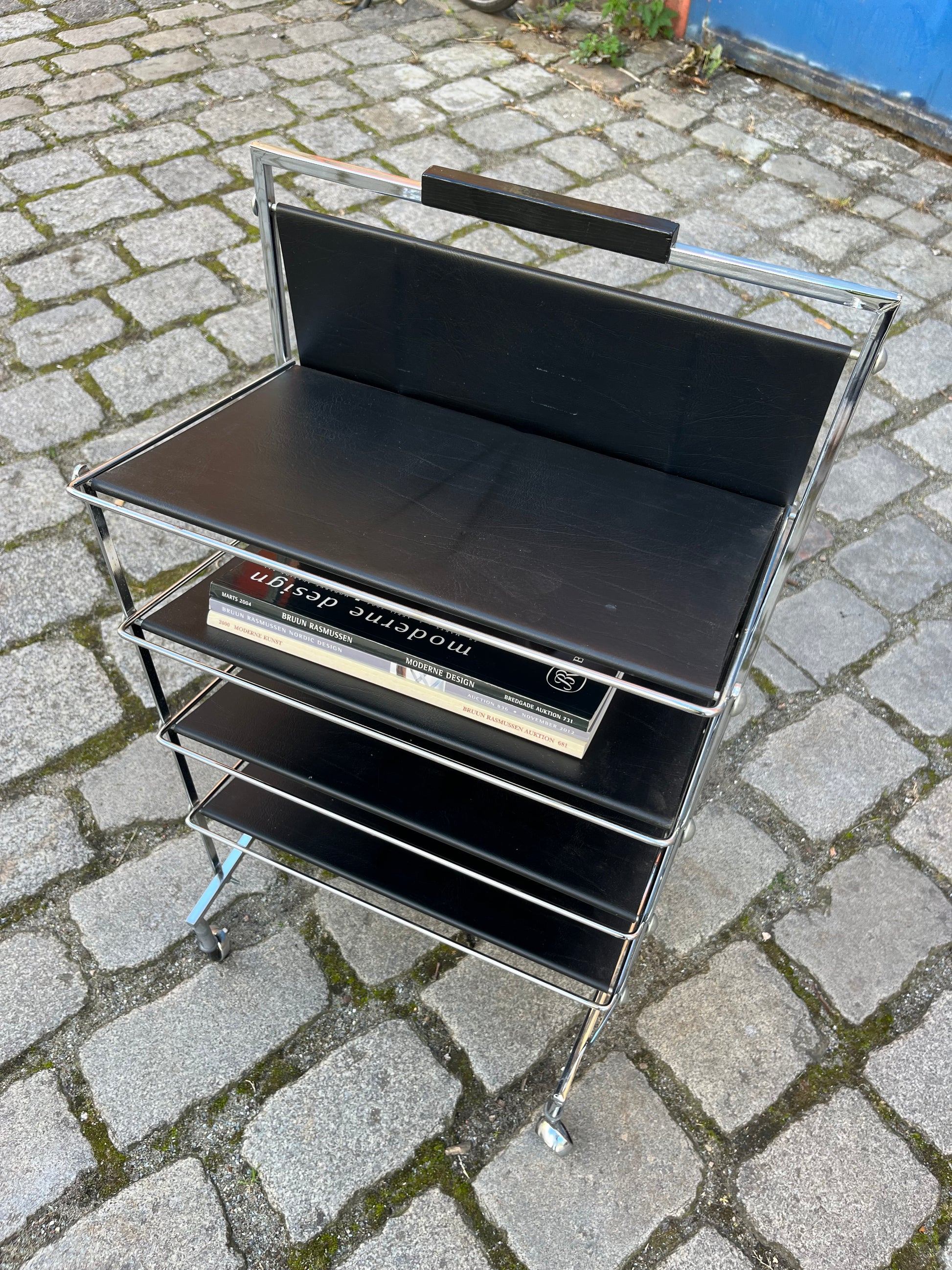 Zeitungsständer schwarz Chrom