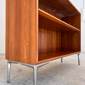 Regal Teak mit neuen Chromfüßen von Søborg Møbelfabrik