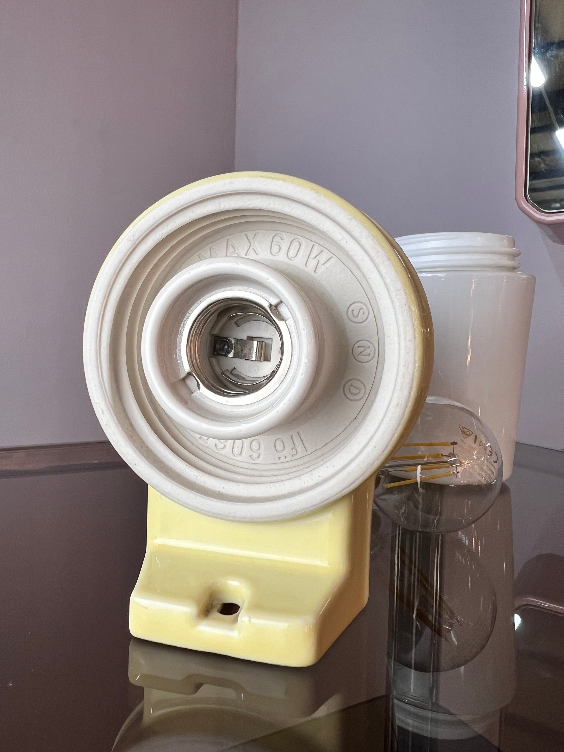 Wandlampe Modell 6065 gelb von Sigvard Bernadotte für Ifö
