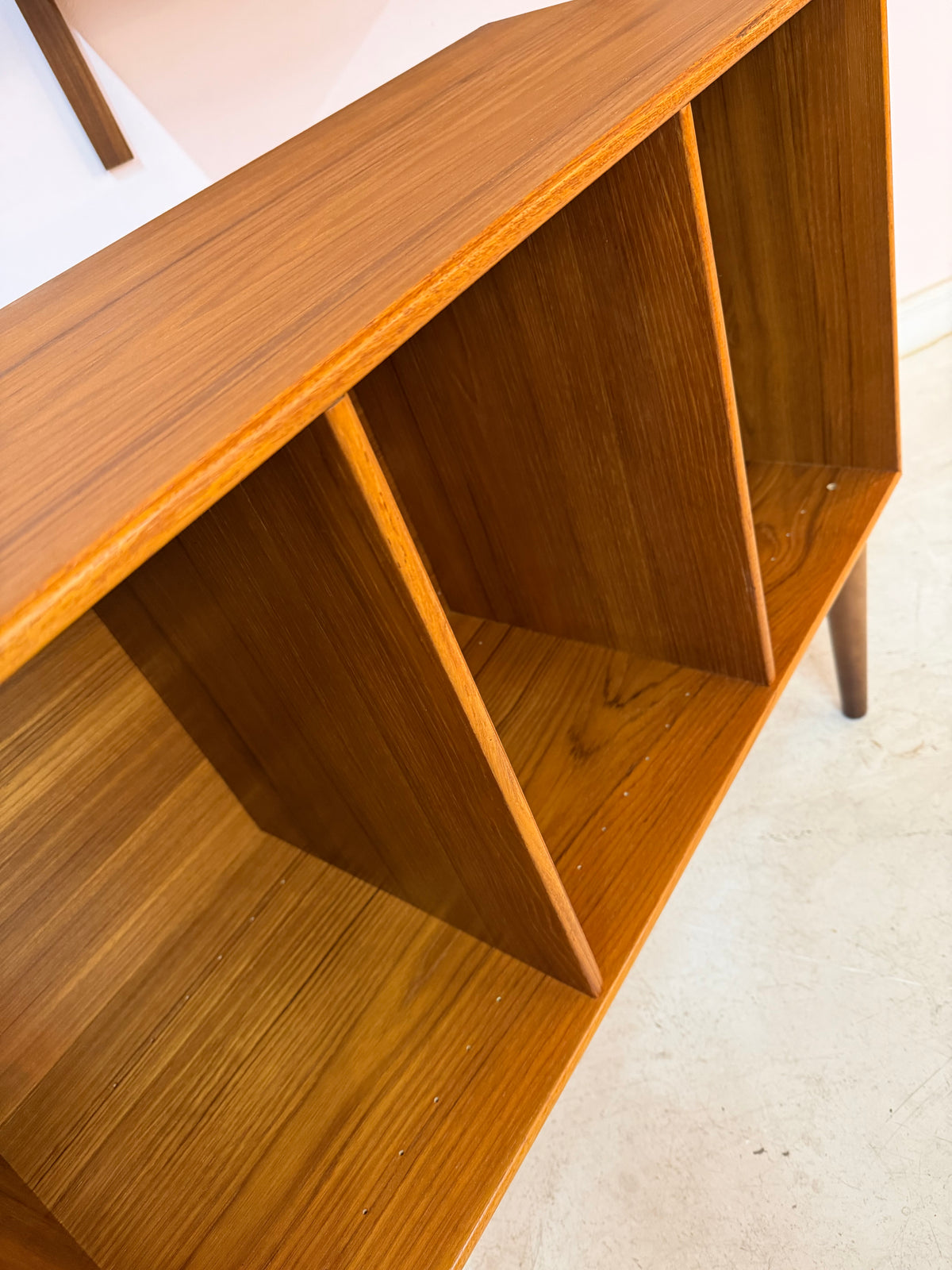 Kleines Regal Teak für Schalltplatten aus Dänemark