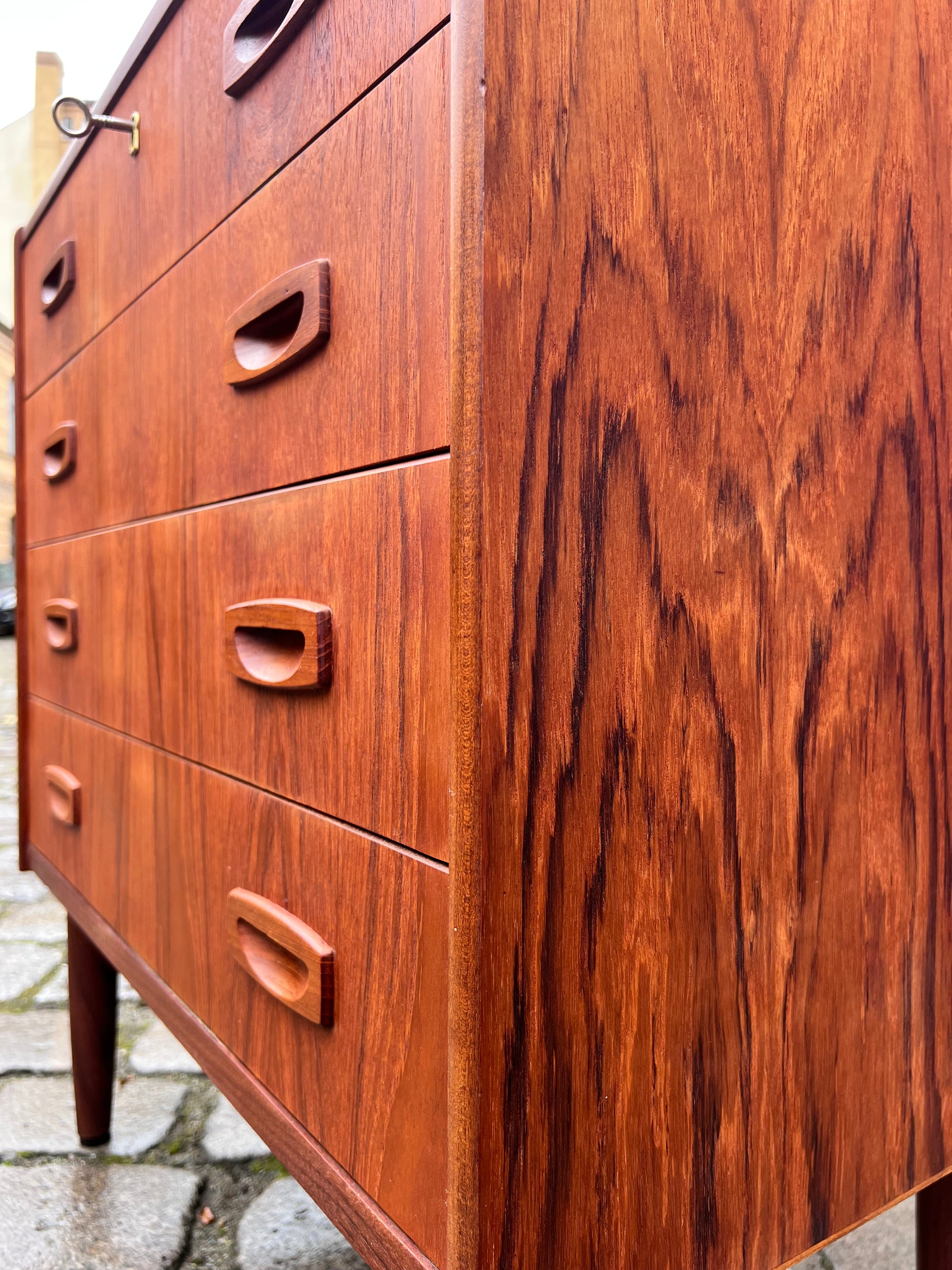 Kommode Teak mit Schloss aus Dänemark