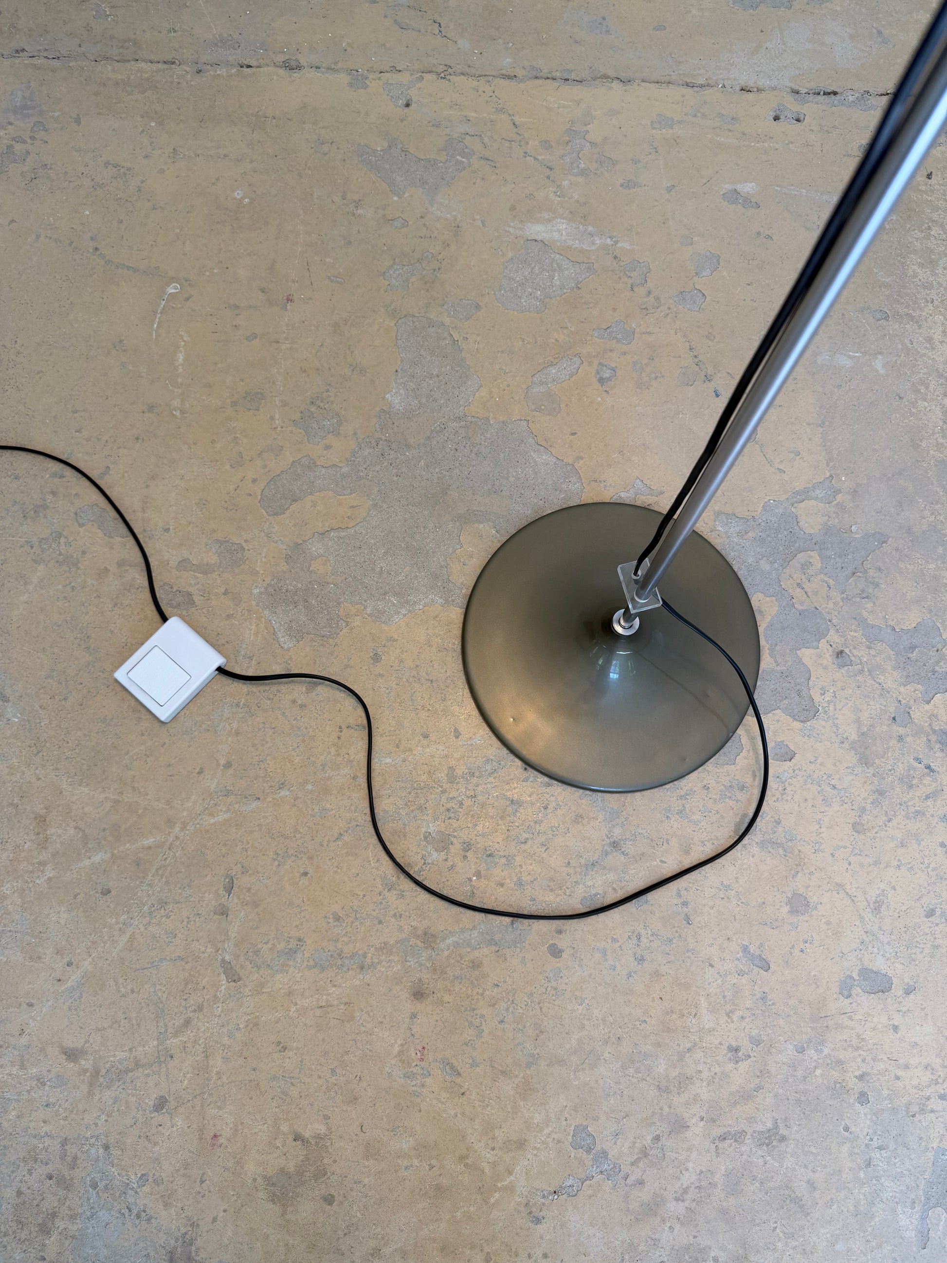 Stehlampe braun weiß Acryl Chrom von Elio Martinelli