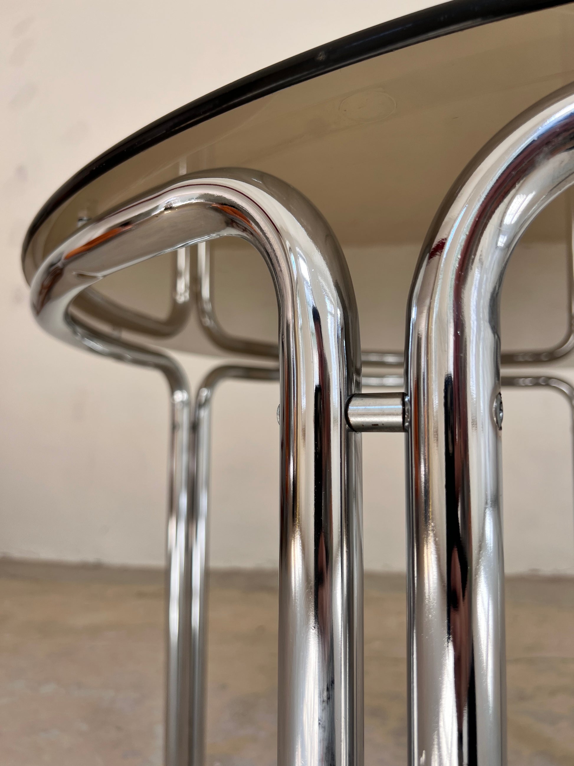 Runder Esstisch Chrom & getöntes Glas