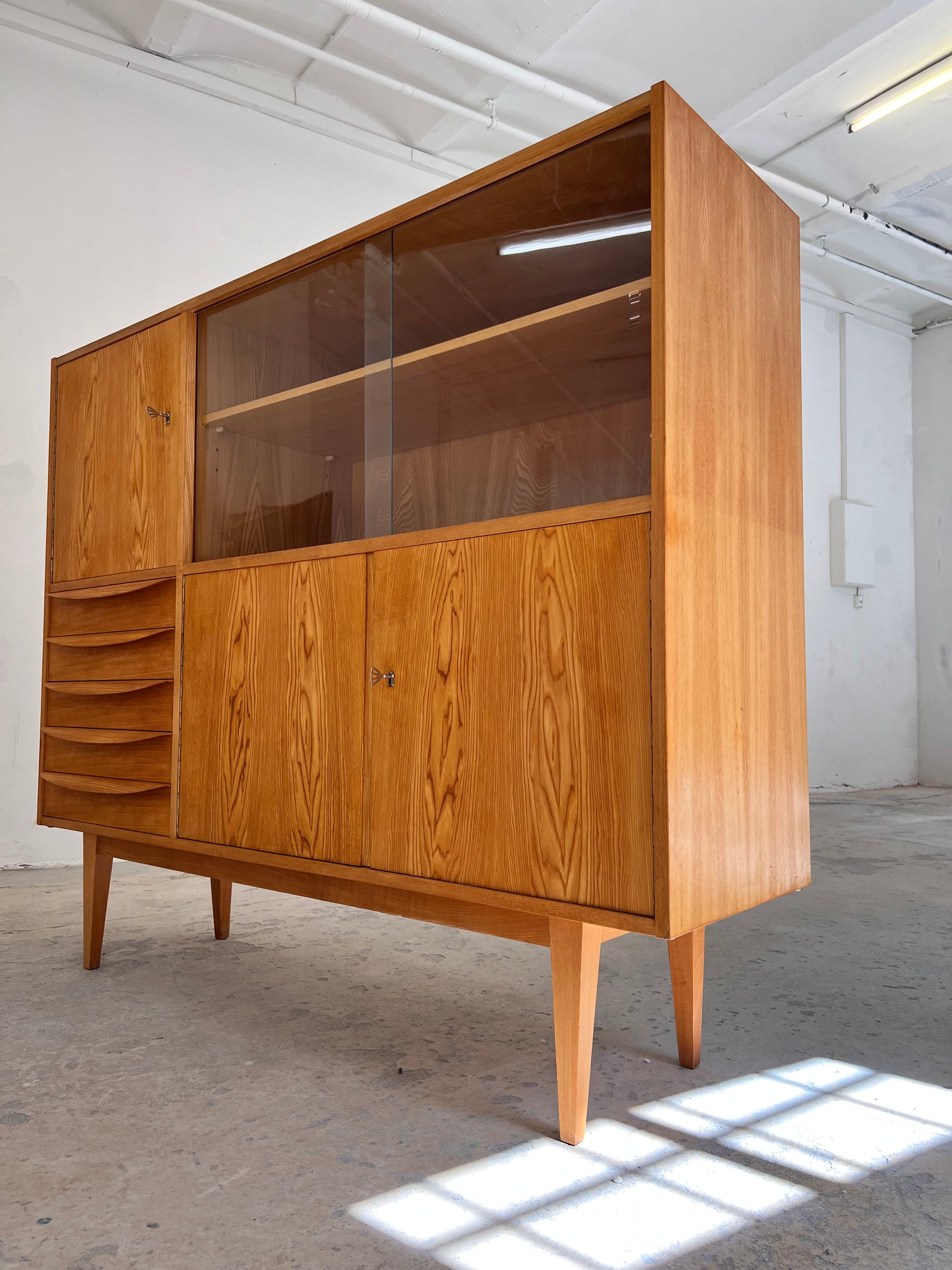 Highboard / Wohnzimmerschrank Typ 602/G Esche von Hellerau aus 1959