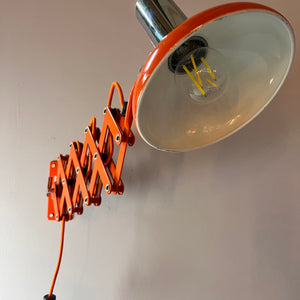 Wandlampe orange von Hustadt Scherenlampe