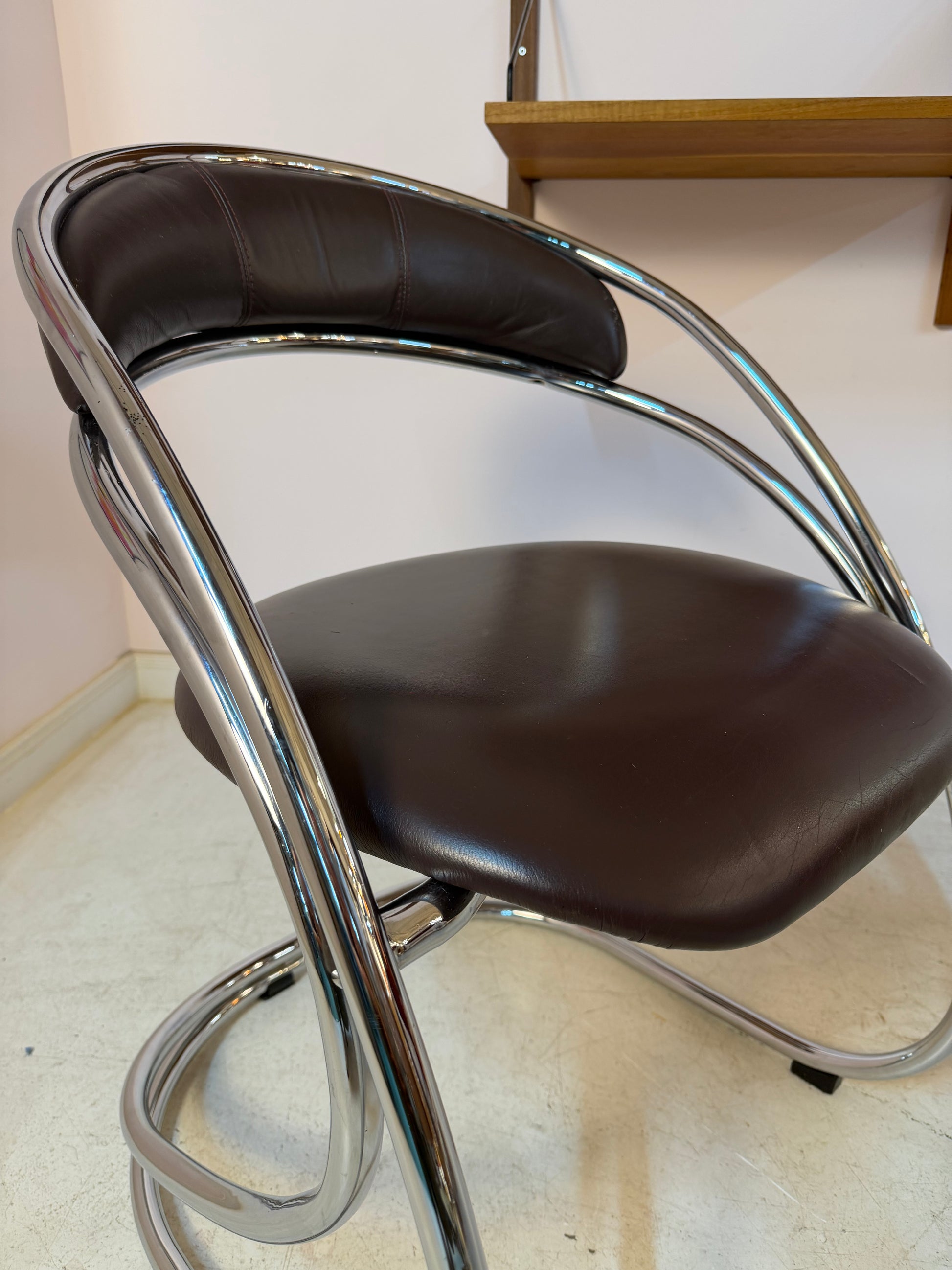Freischwinger dunkelbraun Leder Chrom
