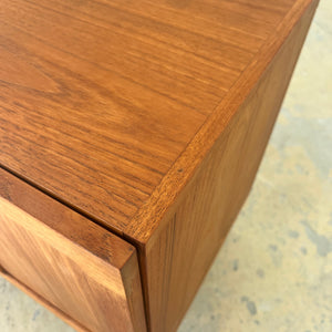 Kommode Teak mit Flügeltüren & neuen Chromfüßen von H. W. Klein