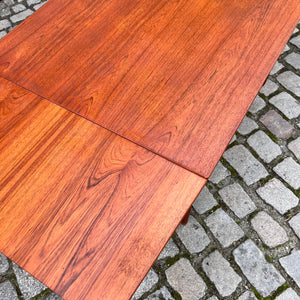 Esstisch Teak ausziehbar mit trapezförmigen Tischblättern