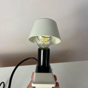 Klemmlampe weiß mit Metallschirm von Elios