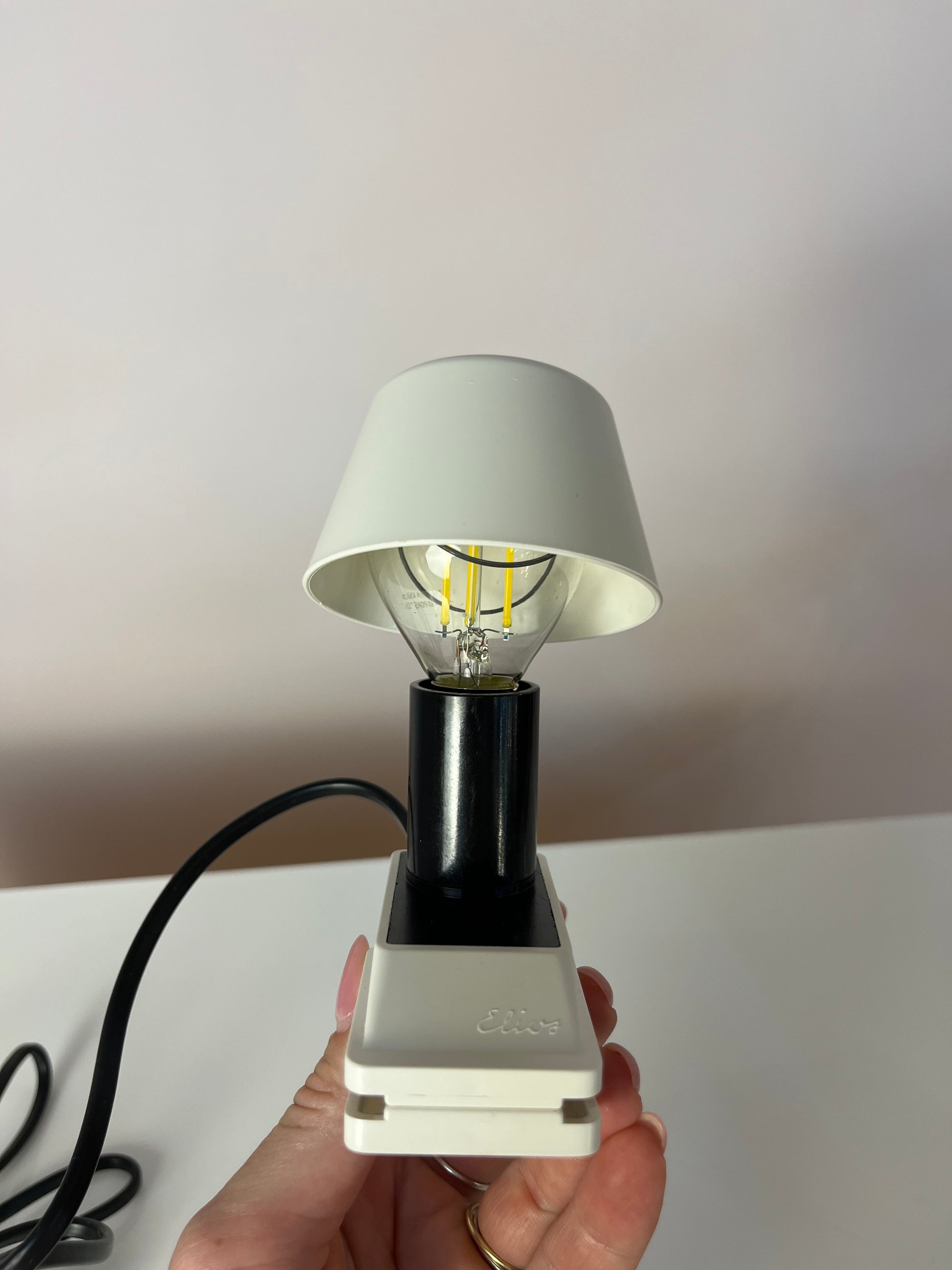 Klemmlampe weiß mit Metallschirm von Elios