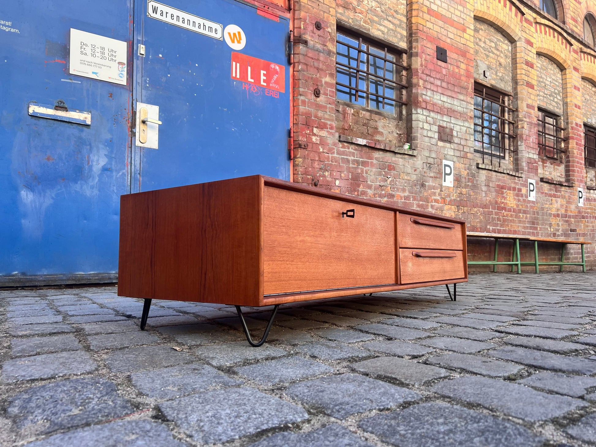 Lowboard Teak auf Hairpinlegs von rt Möbel