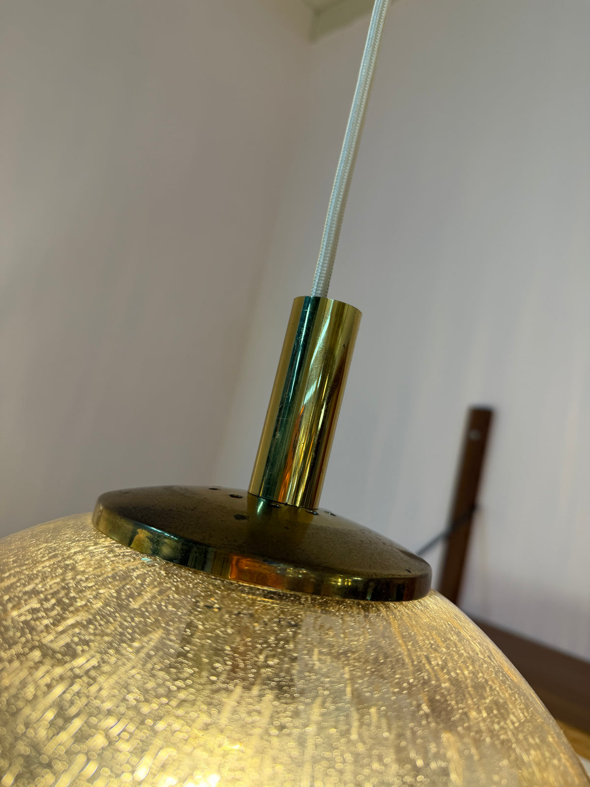 Große Kugellampe bernstein Messing