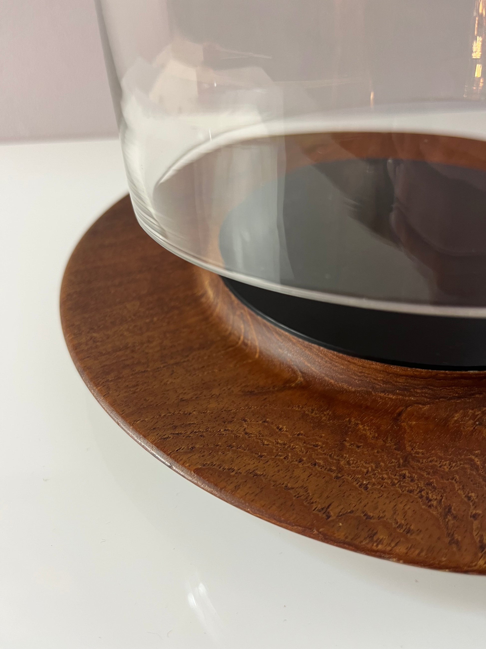 Käseglocke und Teakbrett aus Dänemark