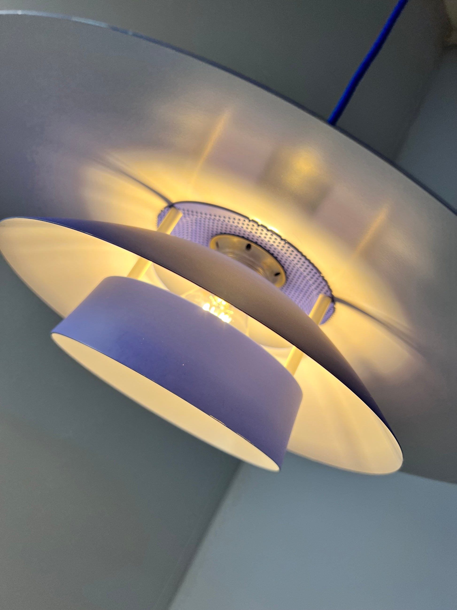 Lamellenlampe Donau blau von JEKA