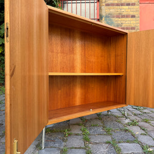 Schrank Typ 605 Esche mit neuen Chromfüßen von Hellerau