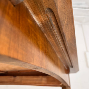 Ausziehbarer Esstisch mit Teak Tischplatte und Nussbaum Gestell