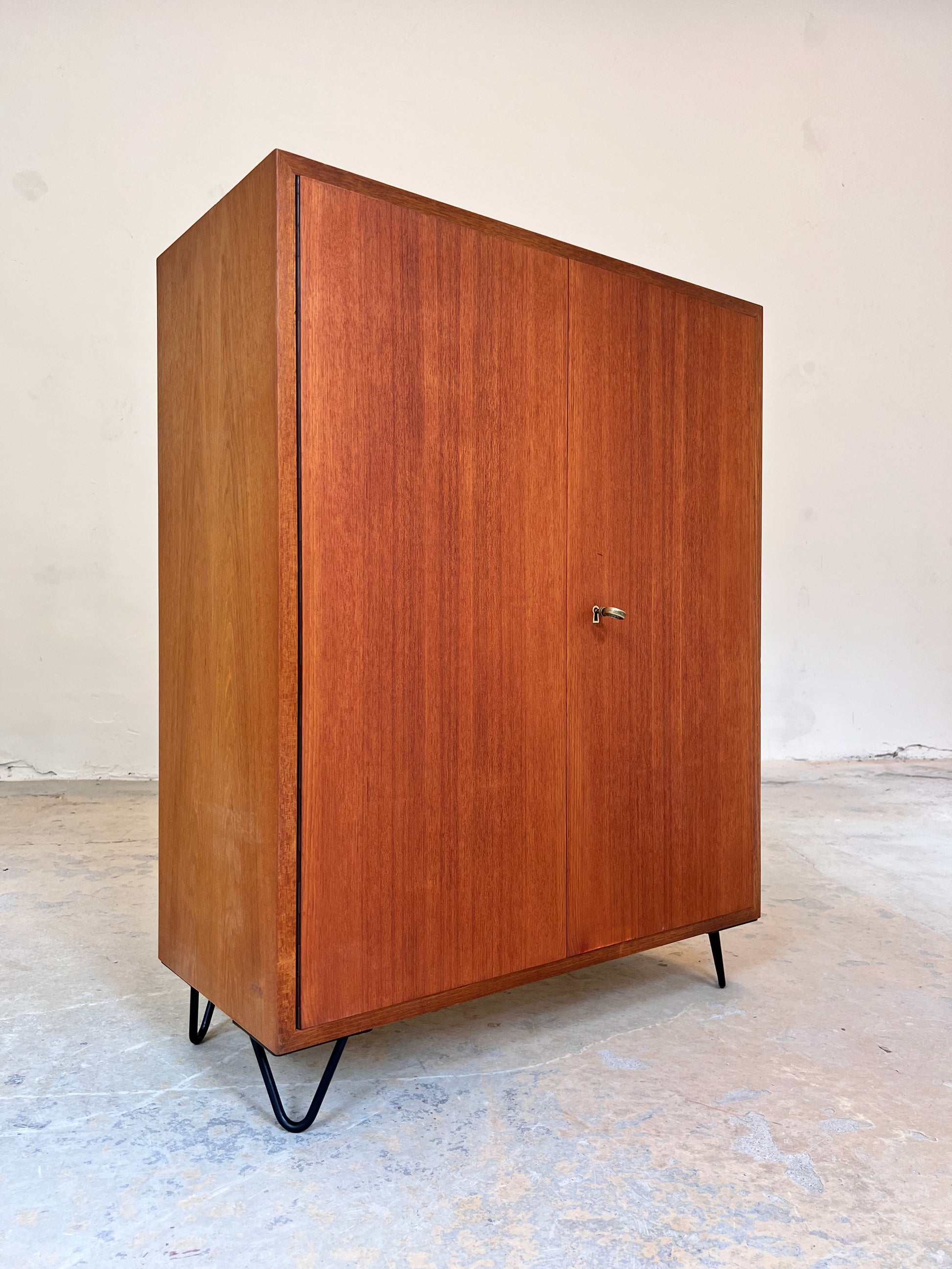 Schrank Teak von IDEE Möbel