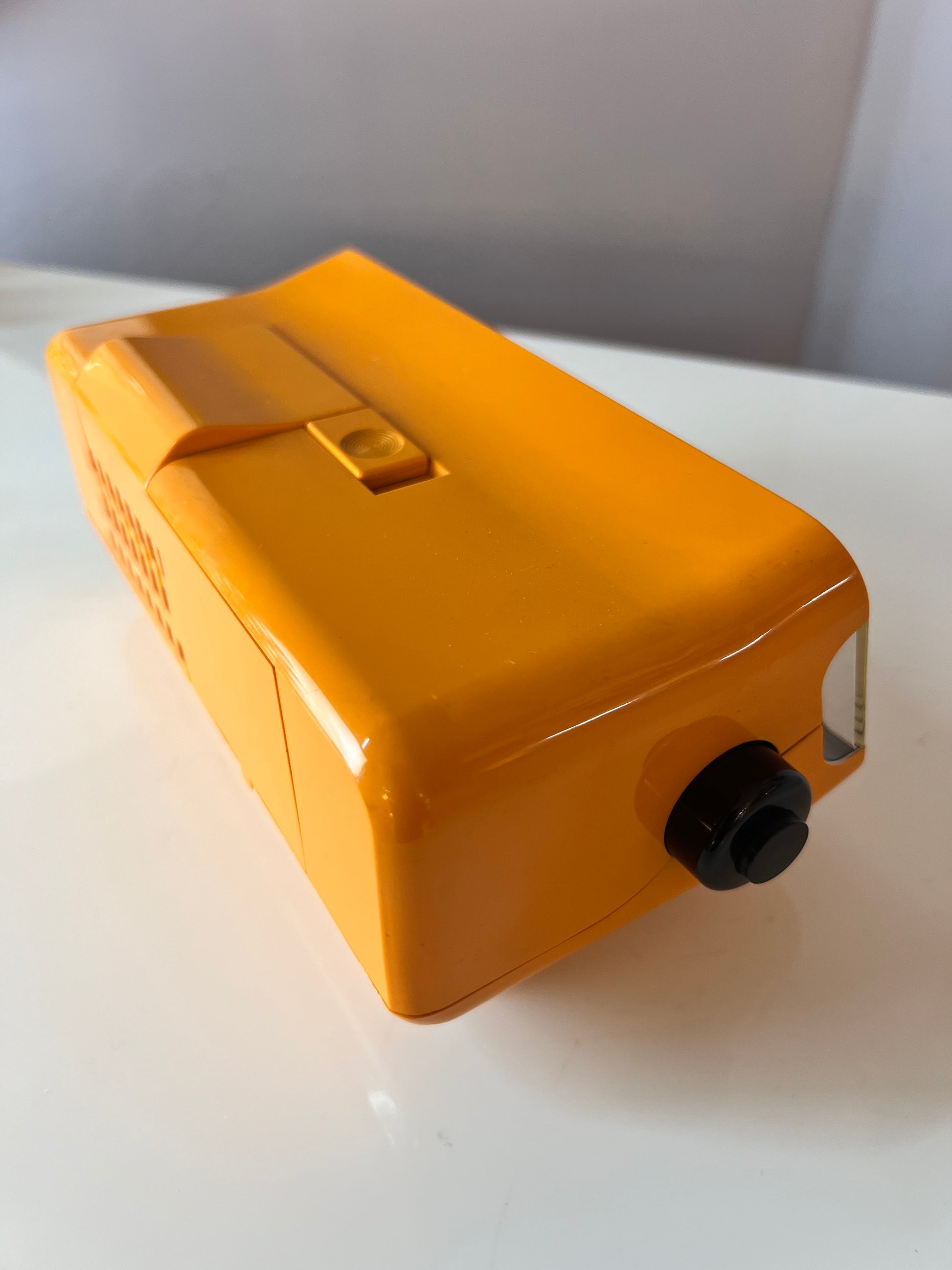 Wecker Comfortchron orange mit Klappzahlen von KRUPS